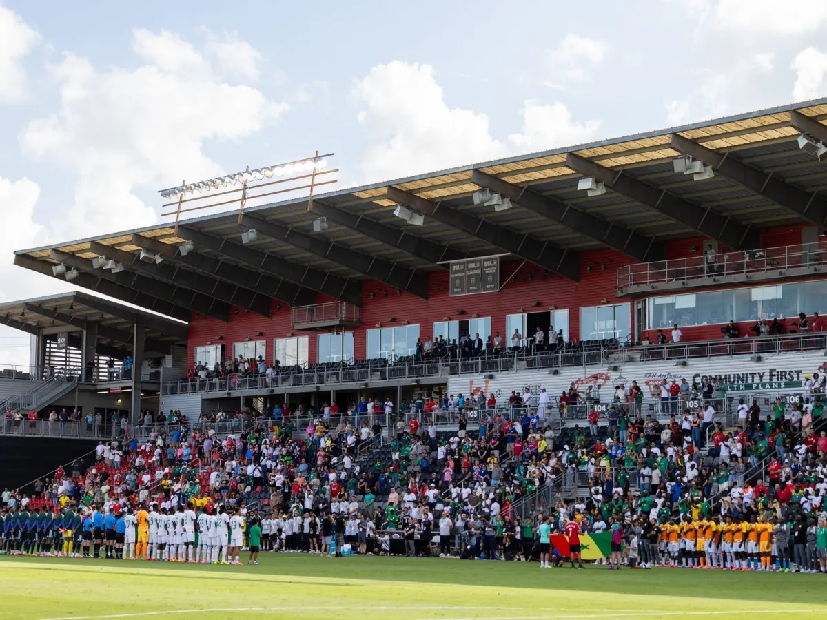 Spur owners agree to pay San Antonio $2 . 5M for MLS bid that failed 8 years ago