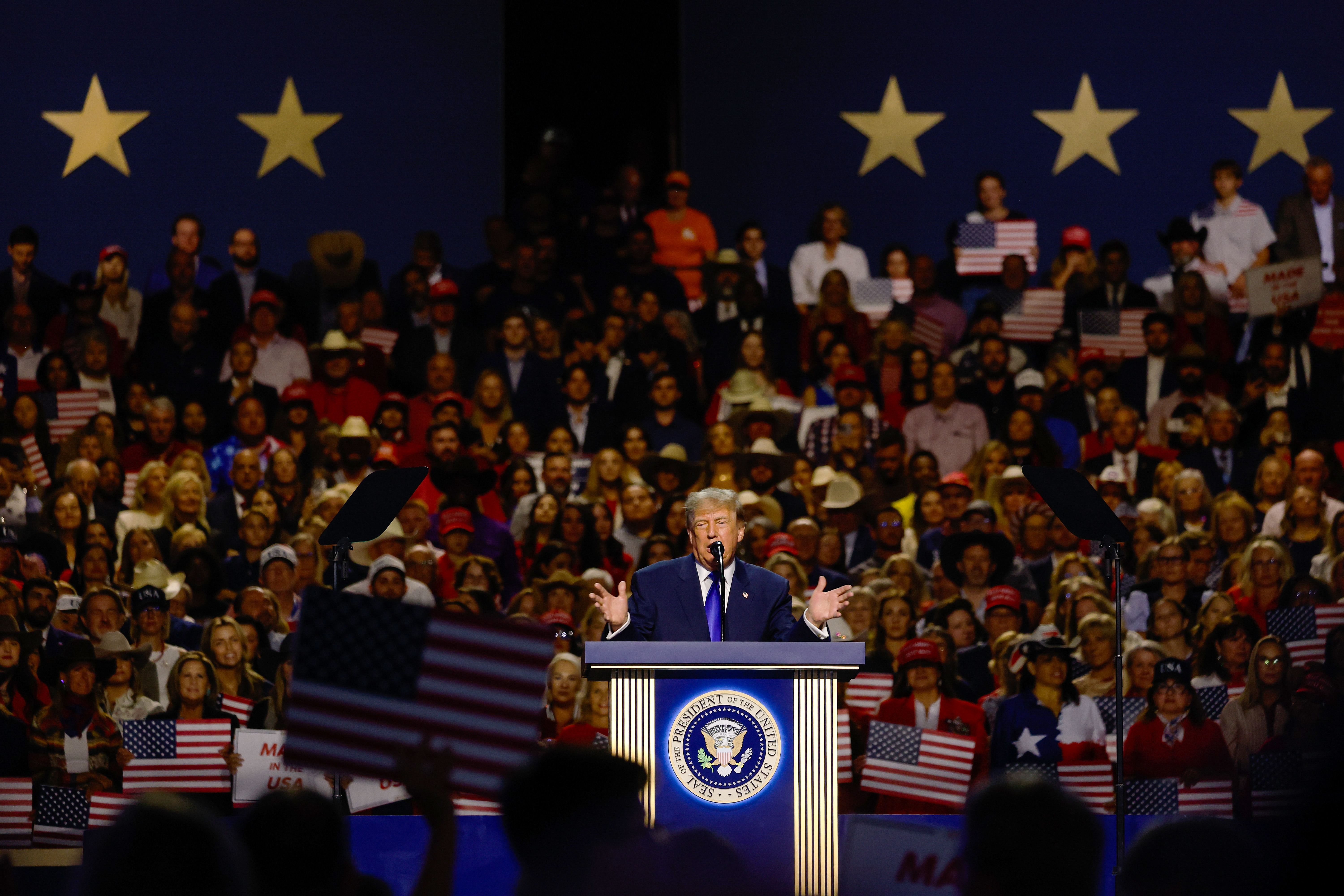 Trump promises $5 , 000 dividend in convention speech , but only if Republicans win