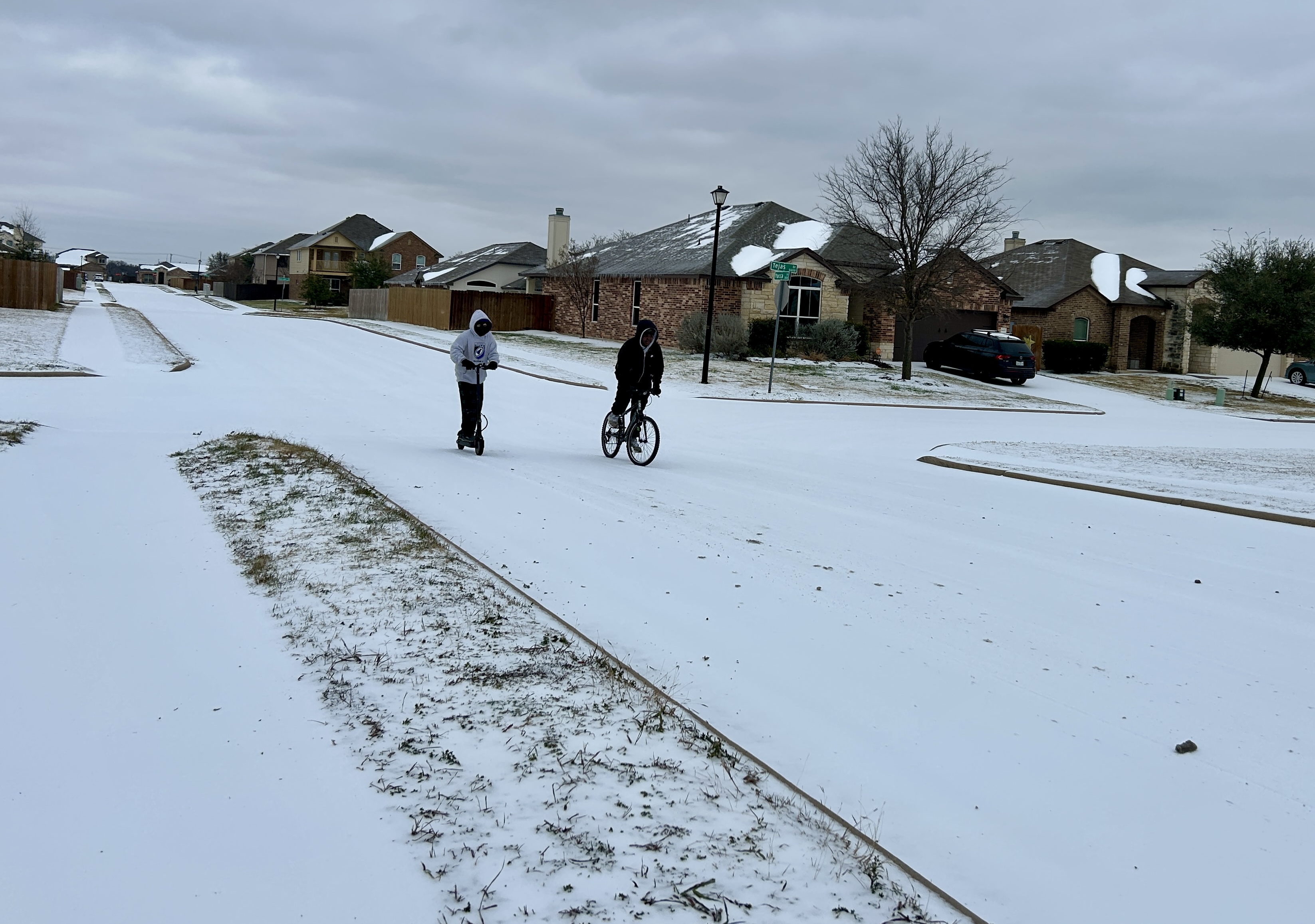 Waco ISD , Baylor and other local schools cancel in - person classes as icy roads remain