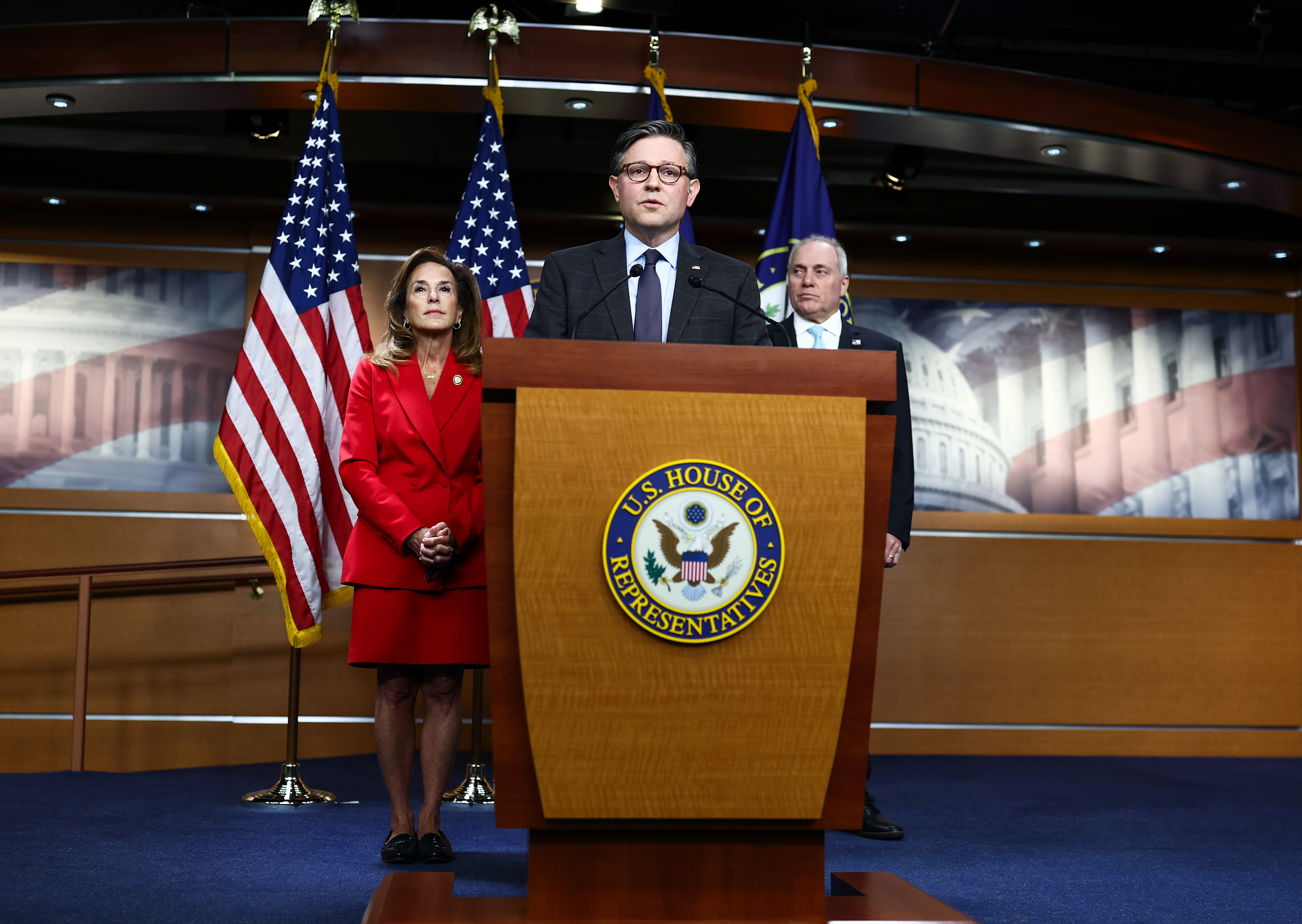 Congress averts a government shutdown ahead of midterms : NPR