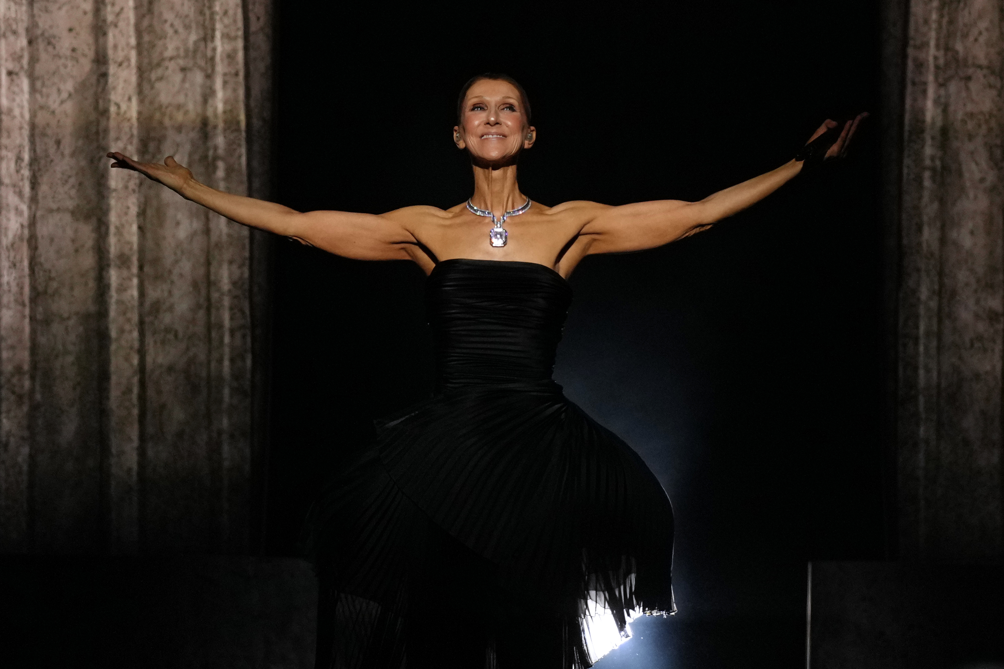 Celine Dion Kembali Ke Panggung Dengan Residensi Paris Yang Ludes Terjual