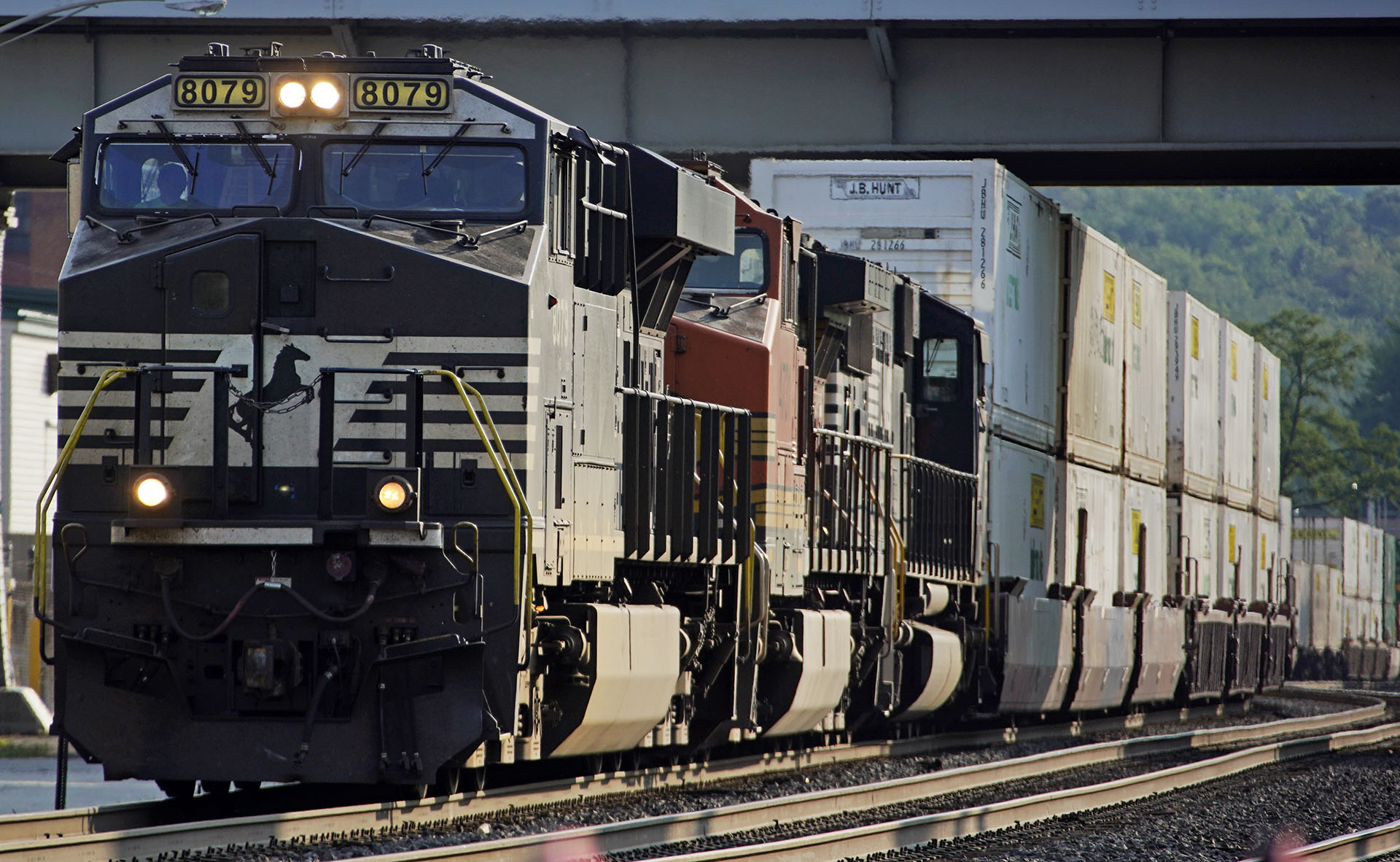 Investors trying to take control of Norfolk Southern railroad pick up key support - Vimarsana News
