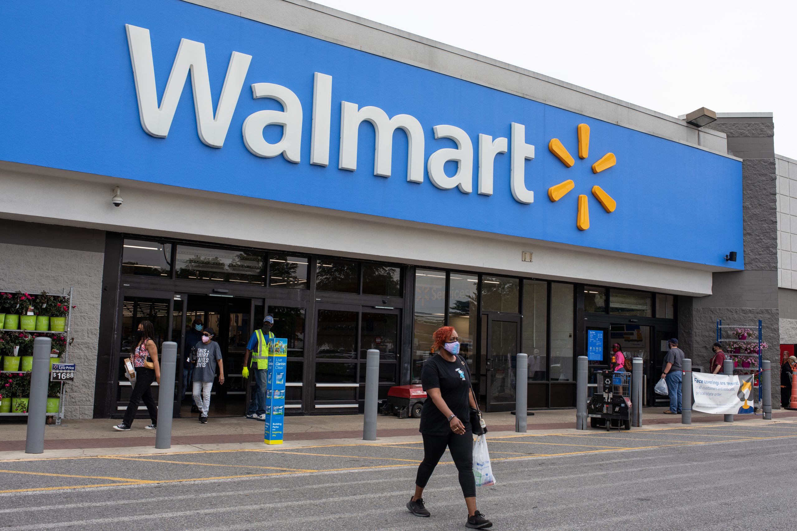 As Walmart Sales Soared During The Pandemic, Essential Workers Got Scant Protection - Vimarsana News