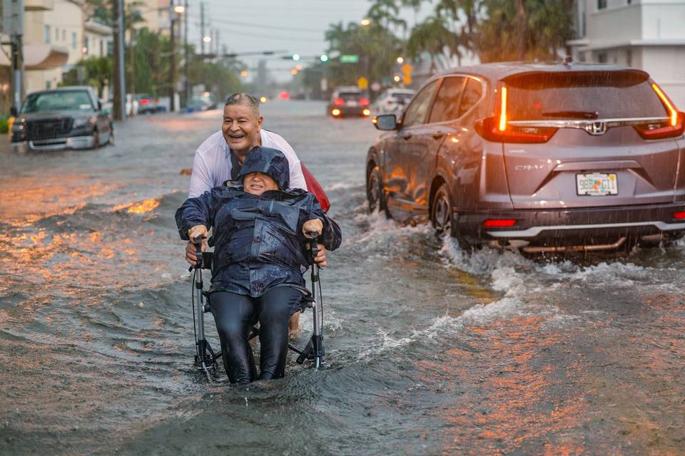 Rainy deluge in South Florida blocks roads, delays flights and floods homes - Vimarsana News