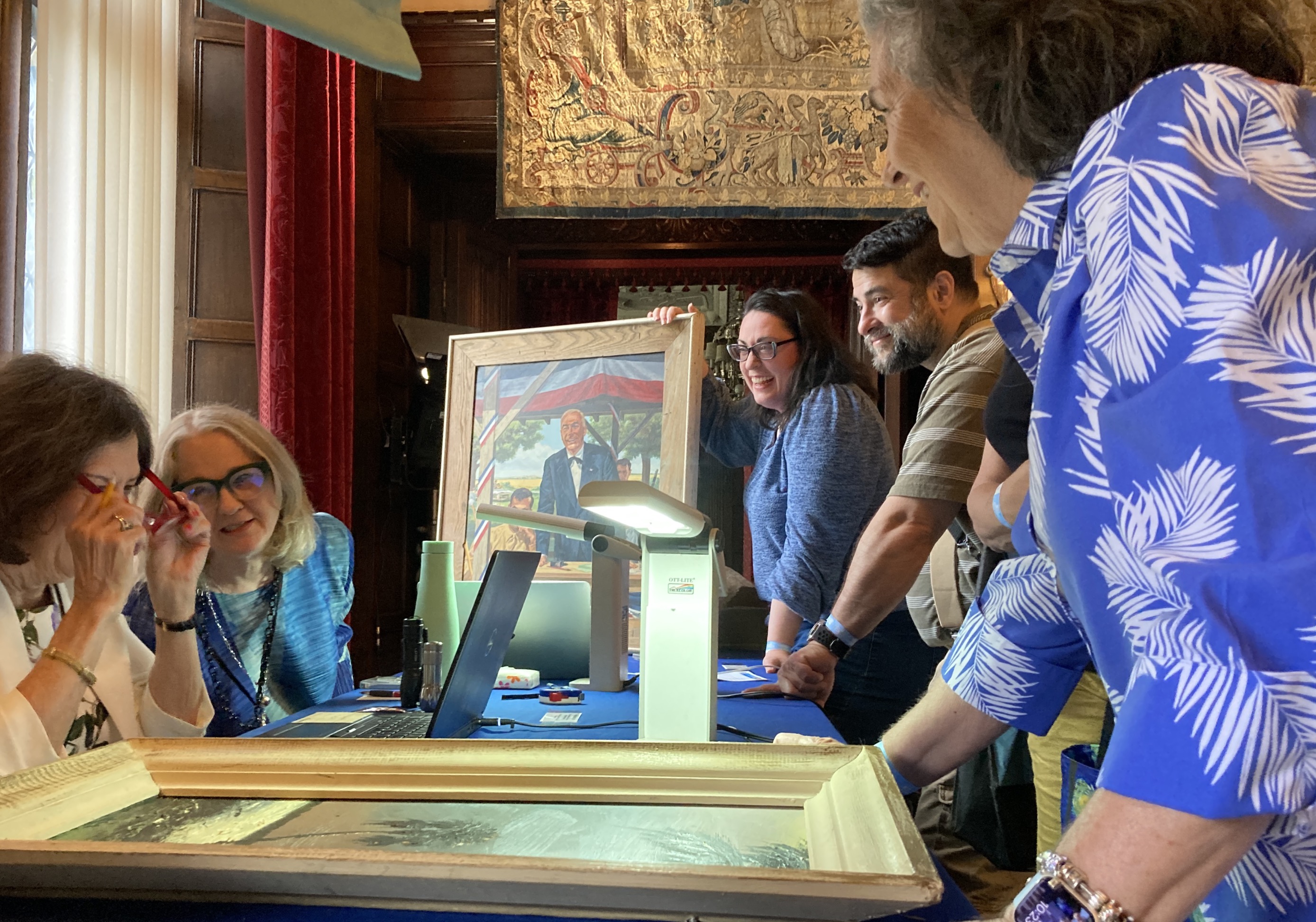 'Antiques Roadshow' brings thousands to Akron - Vimarsana News
