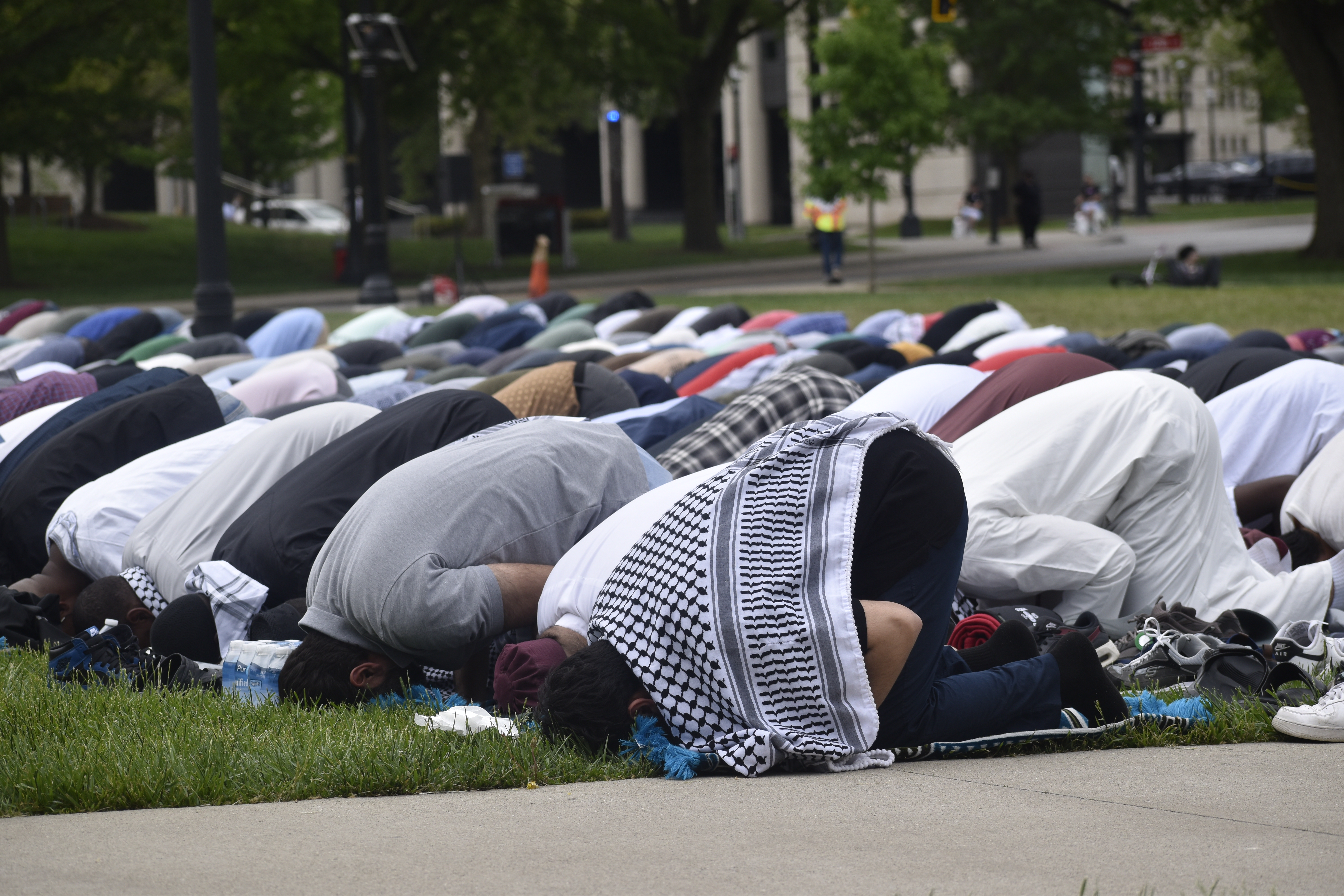 Muslim community condemns anti-Semitism and Israel during prayer service at Ohio State - Vimarsana News