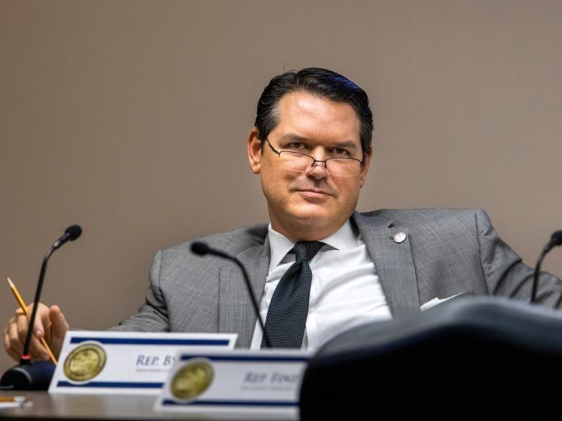 DeSantis Signs Bill Banning Local Gun Regulations - Vimarsana News