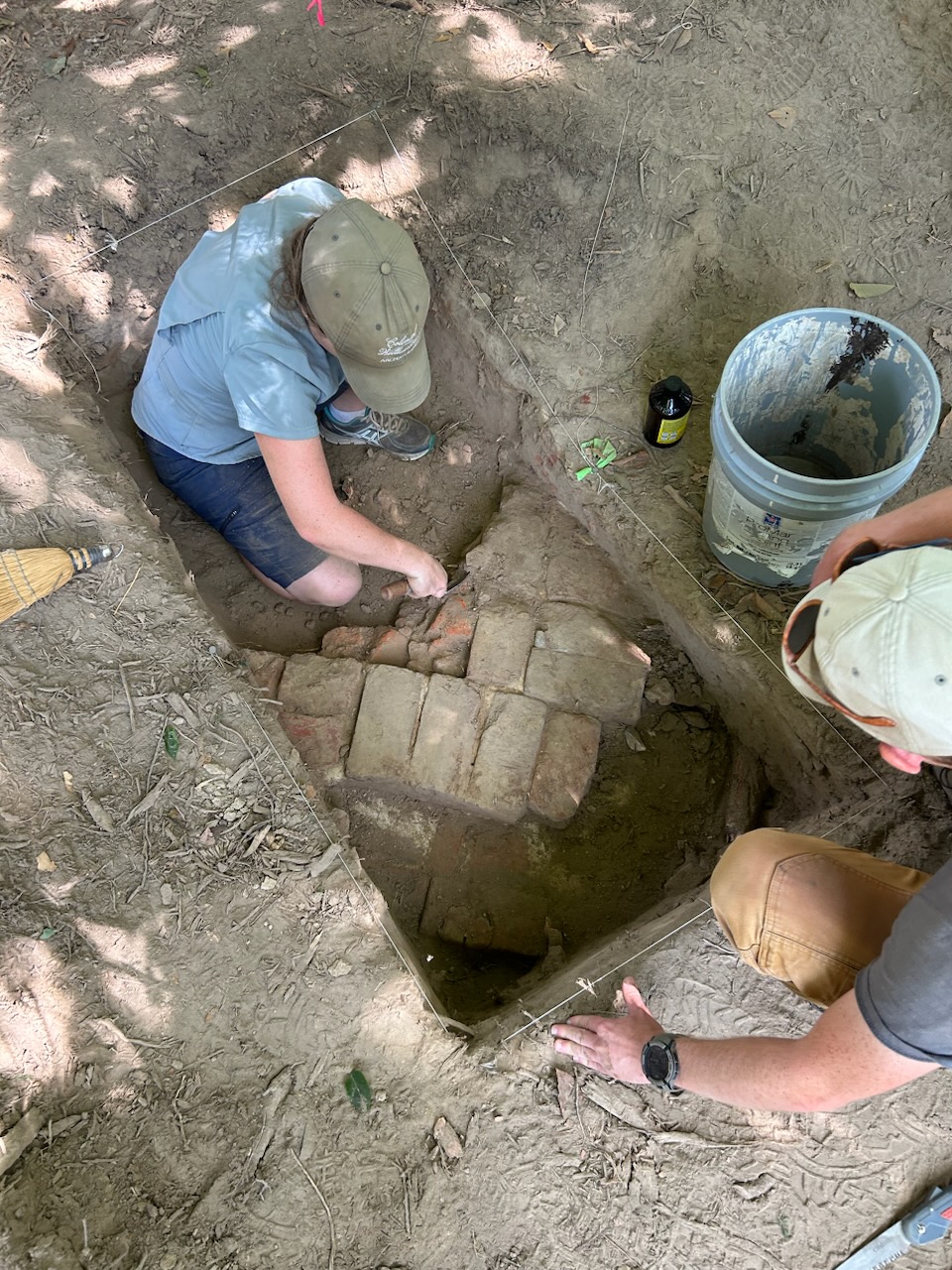 Williamsburg archeologists unearth site of Revolutionary War barracks - Vimarsana News
