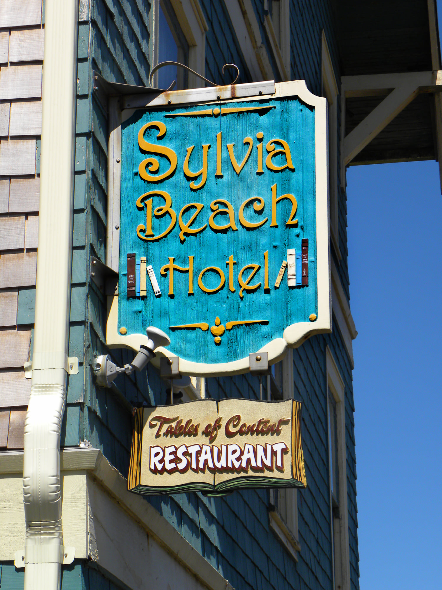 Iconic Newport hotel gets a new owner - Vimarsana News