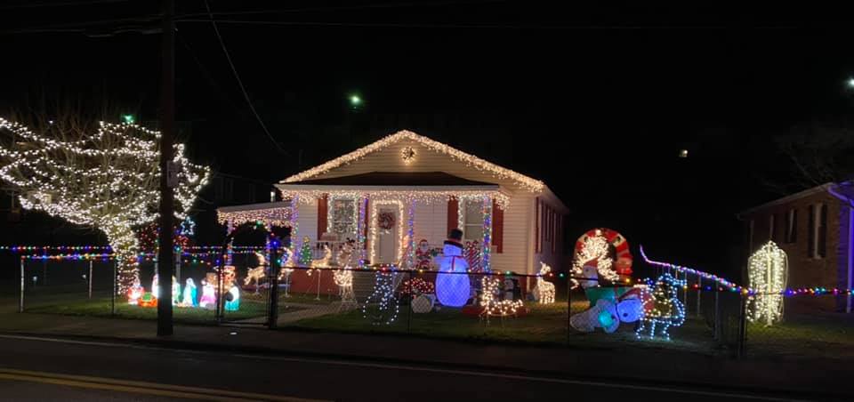 Mullens Holiday Decorations Contest Cuts Through COVID Fears To Bring Holiday Cheer - Vimarsana News