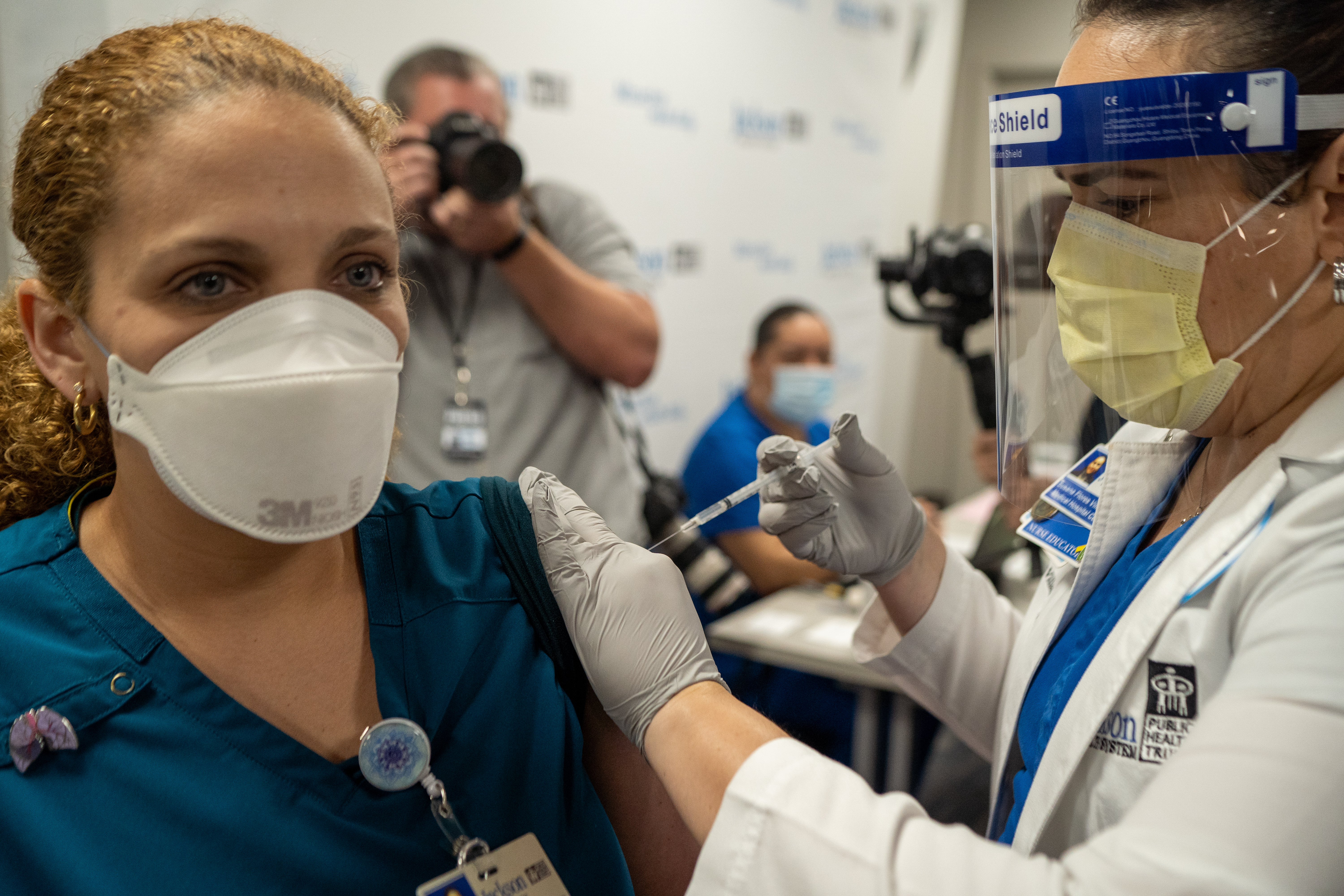 The First COVID-19 Vaccines Arrive For South Florida Healthcare Workers, Long-Term Care Residents - Vimarsana News