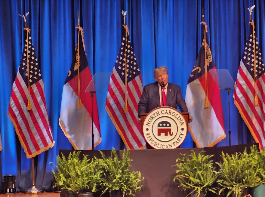 Trump gets huge applause in Greensboro — but not all Republicans are fully on board - Vimarsana News