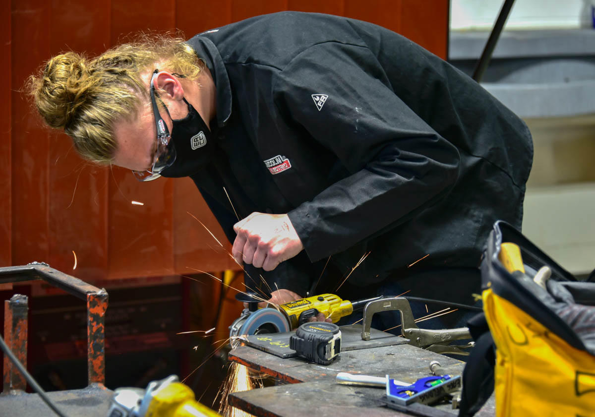 New law will require welders to be certified to work on public projects in Indiana - Vimarsana News