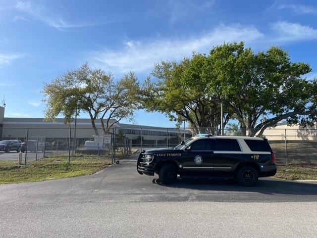 Threat at Cape Coral High School forces lockdown, large police presence; other schools shut down - Vimarsana News