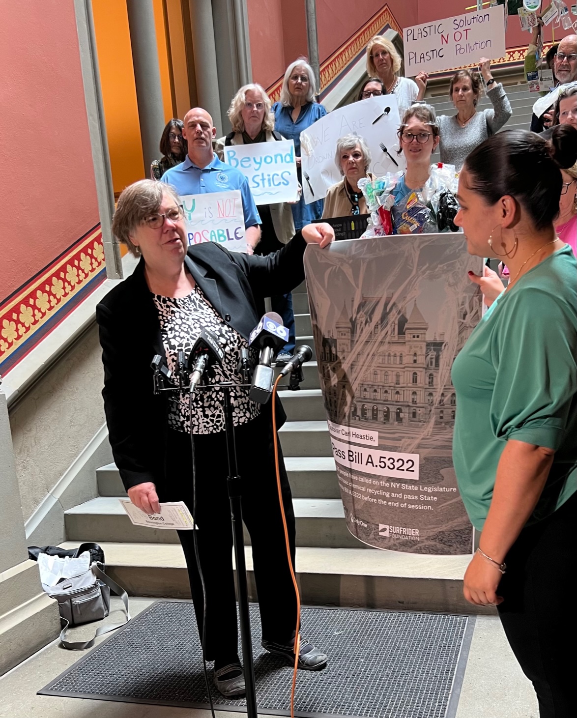 Sick of all the plastic in your life? A proposed New York bill would reduce it — and it has a shot - Vimarsana News