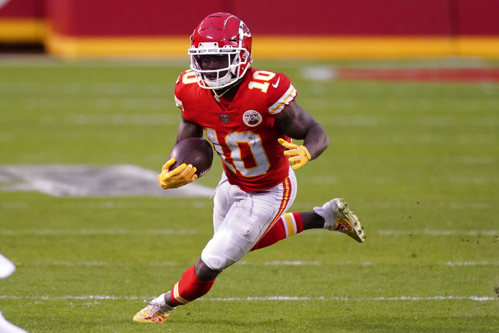 Tyreek Hill carrying the ball for Kansas City in 2021