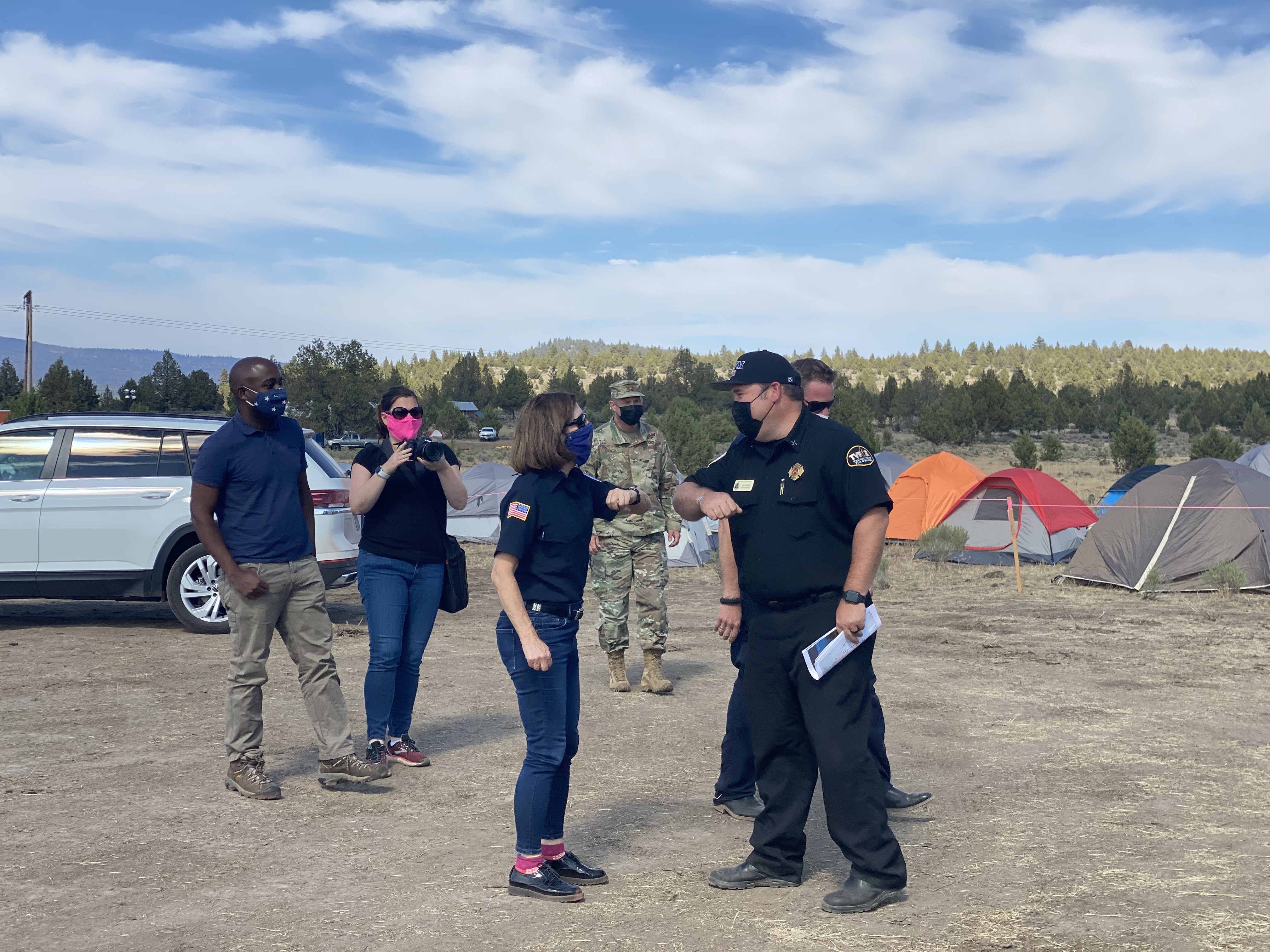 'The State Is Here To Help.' Gov. Brown Tours The Bootleg Fire Zone - Vimarsana News