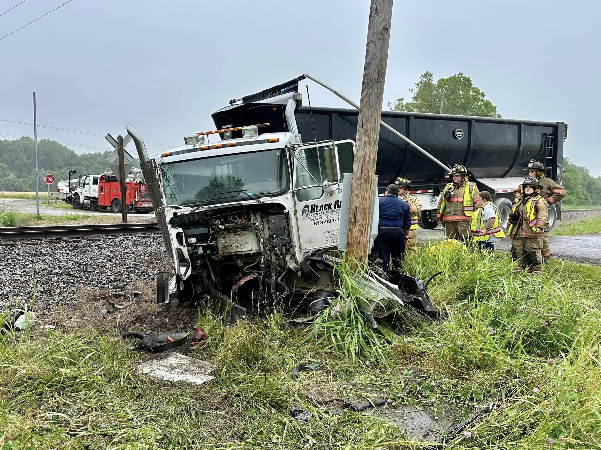 An Amtrak train and a grain truck collide north of Carbondale - Vimarsana News