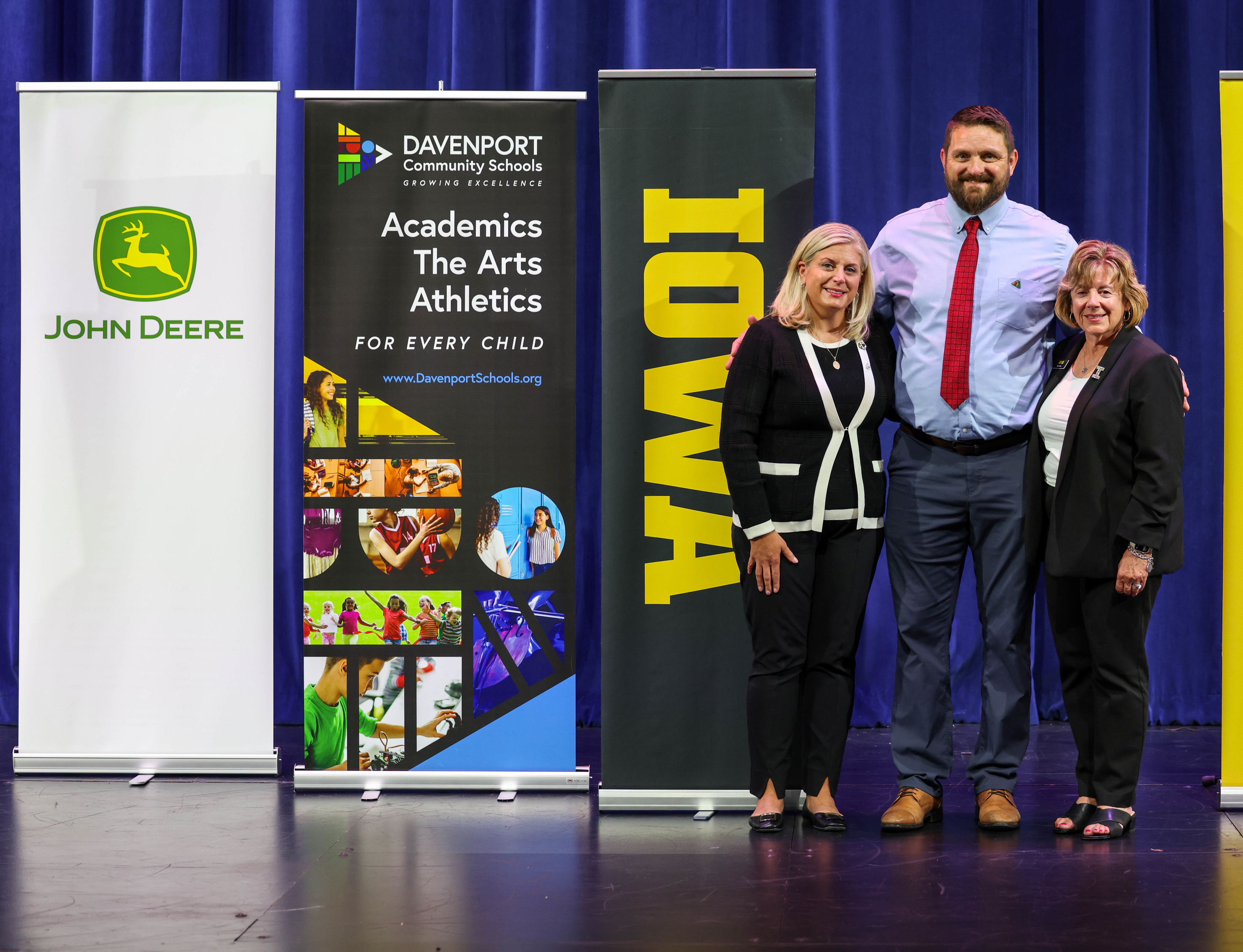 John Deere Foundation to pay for 60 Davenport high school students to attend University of Iowa - Vimarsana News