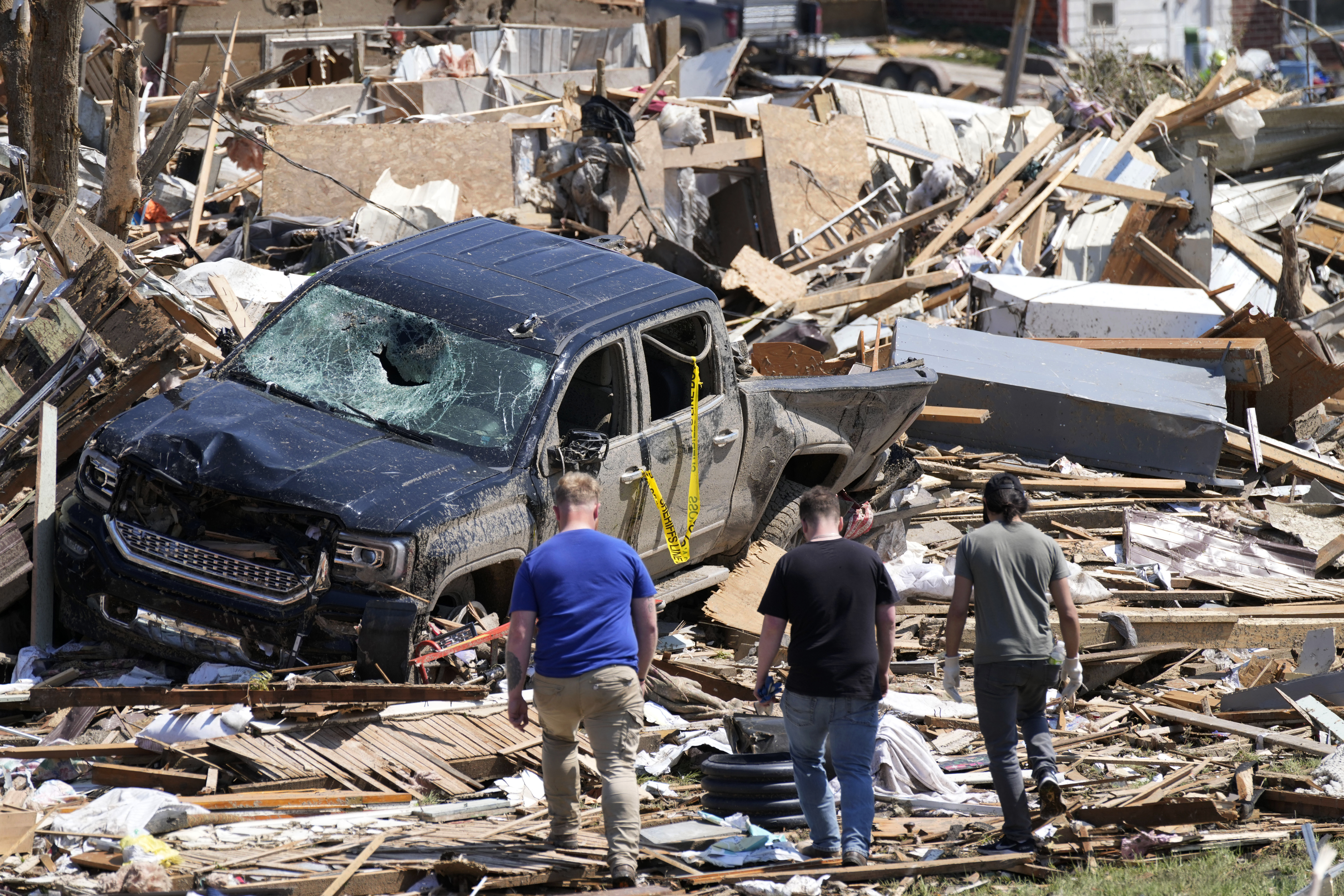 At least 4 people have died and 35 are injured in a tornado that swept through Iowa - Vimarsana News