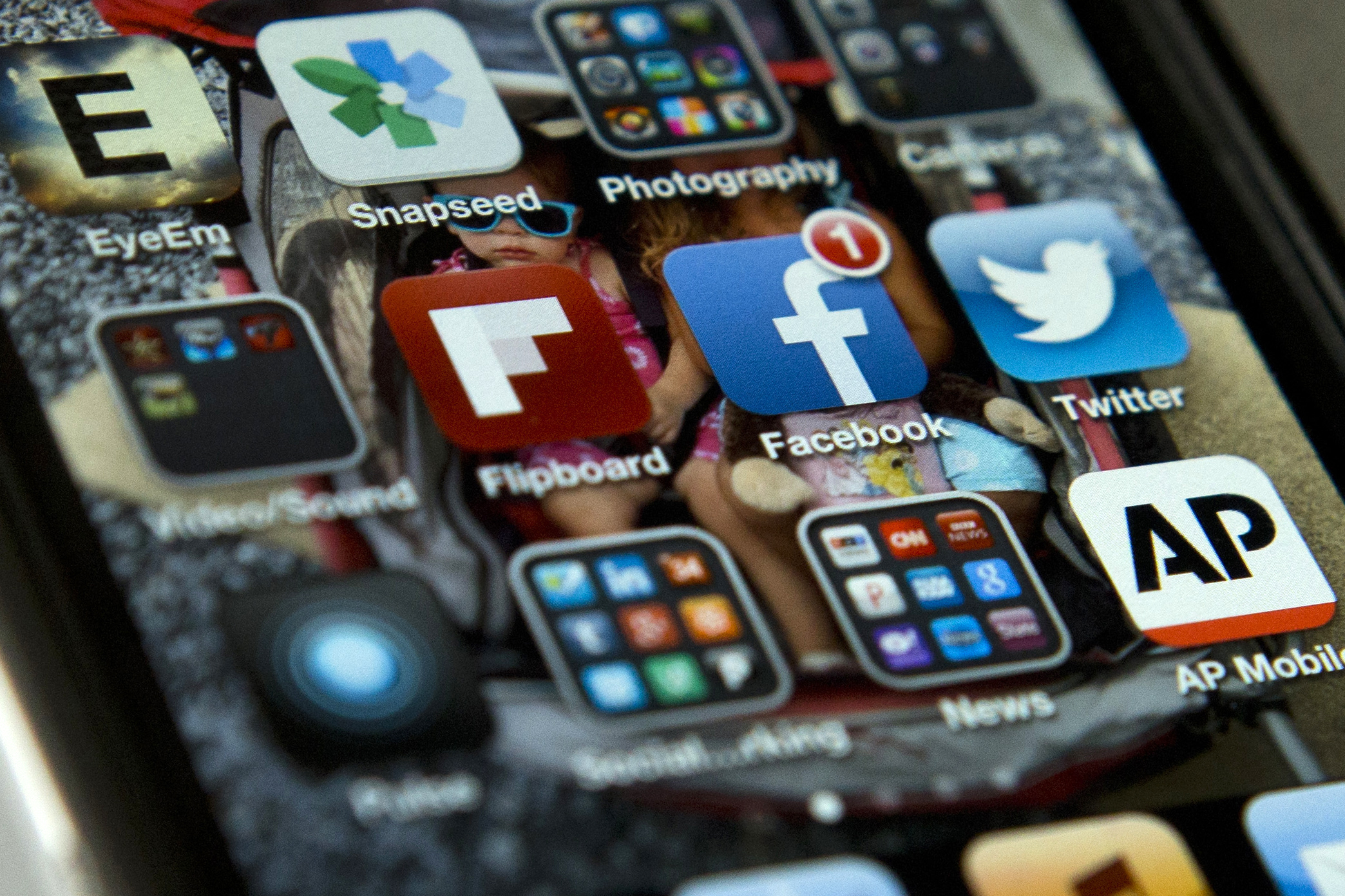 Florida's social media minor ban still being debated by DeSantis and state leaders - Vimarsana News