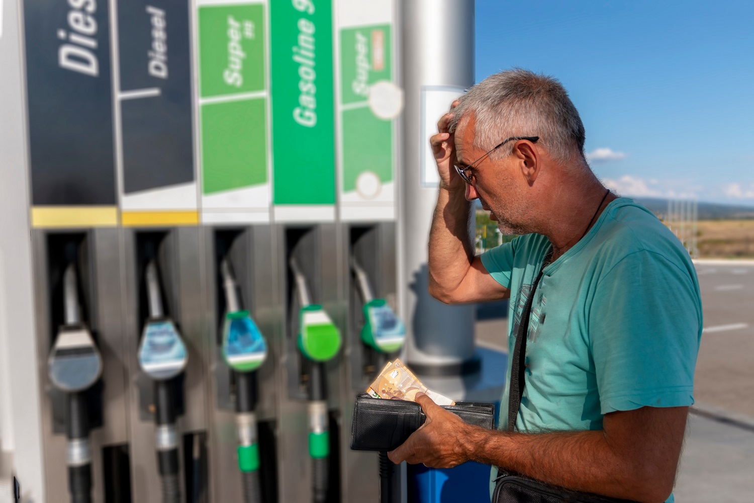 AAA: Gas Prices Inch Lower as 2.5 Million Floridians Are About to Hit the Road for the Memorial Day Holiday - Vimarsana News