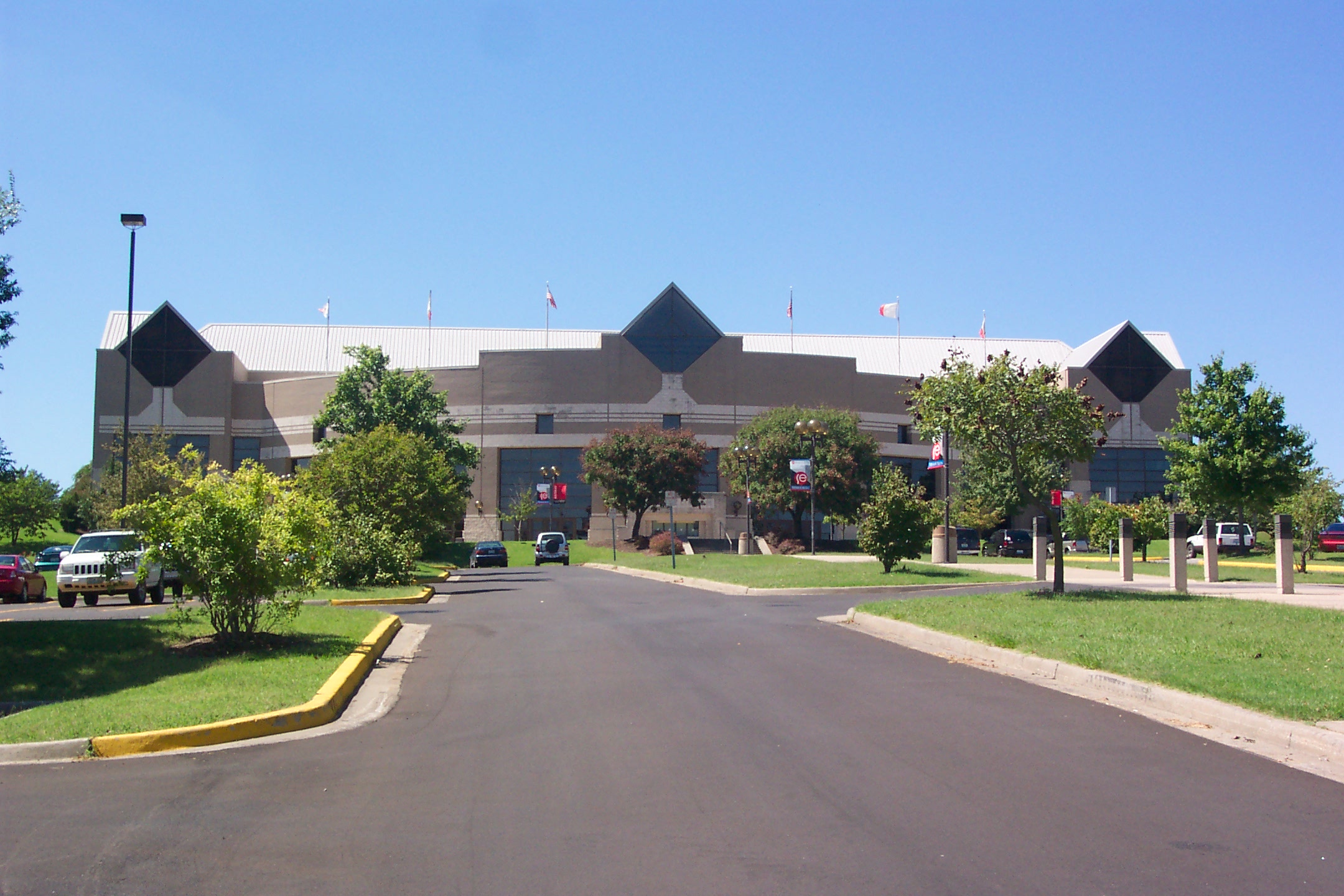 Shooting injures 2 at Missouri high school graduation ceremony - Vimarsana News
