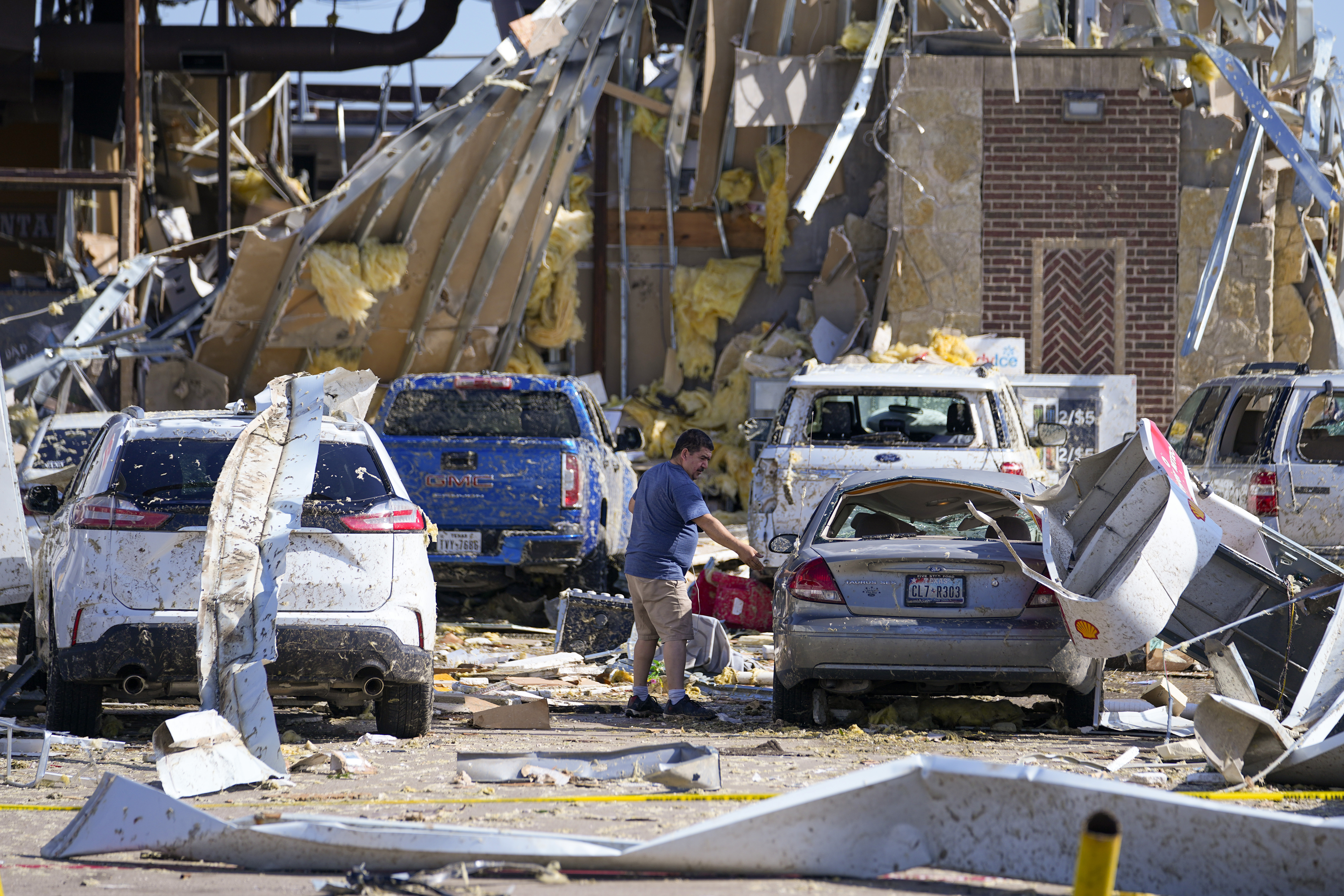 At least 15 are dead after tornadoes rip through parts of Texas, Oklahoma, Arkansas - Vimarsana News