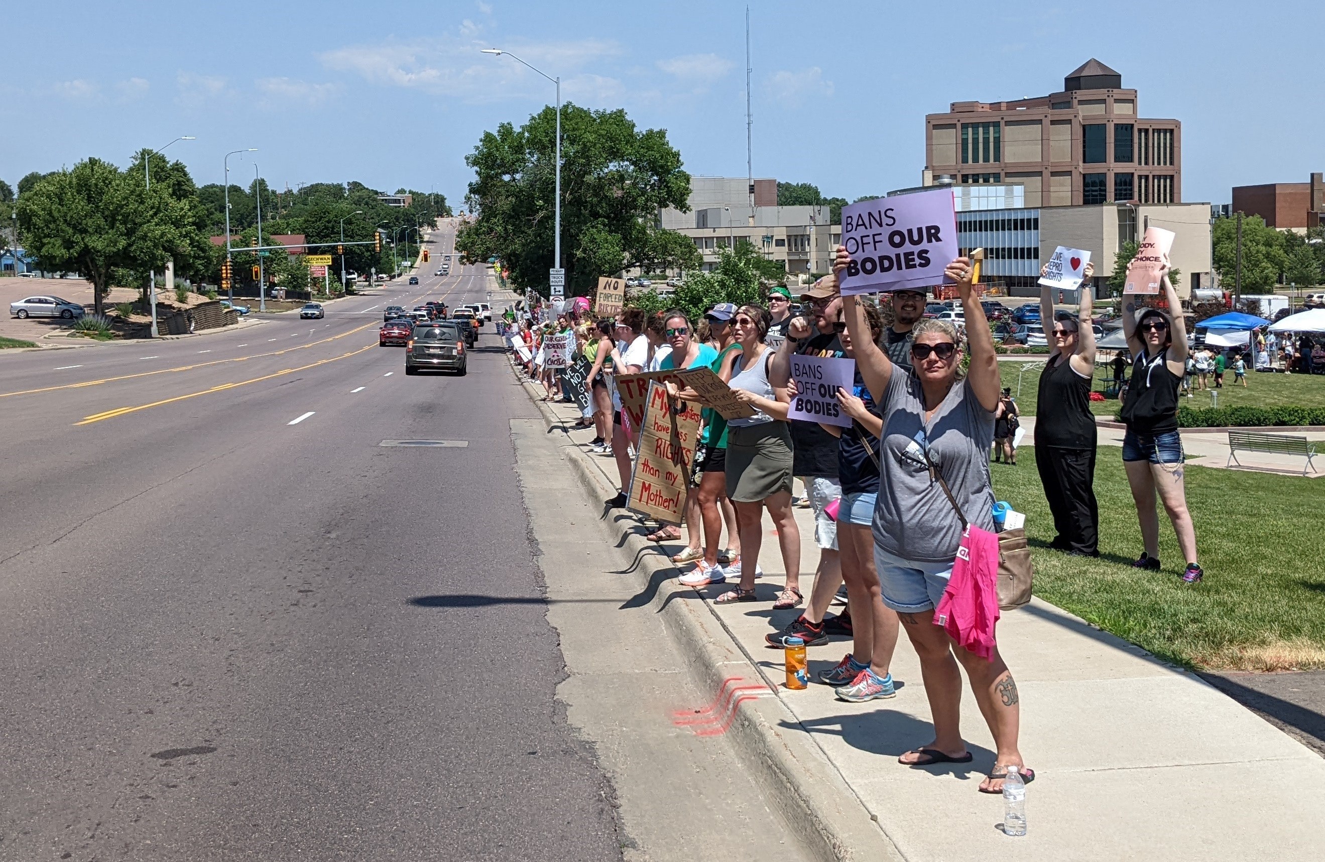 Crowds rally for abortion rights in Sioux Falls and Rapid City - Vimarsana News