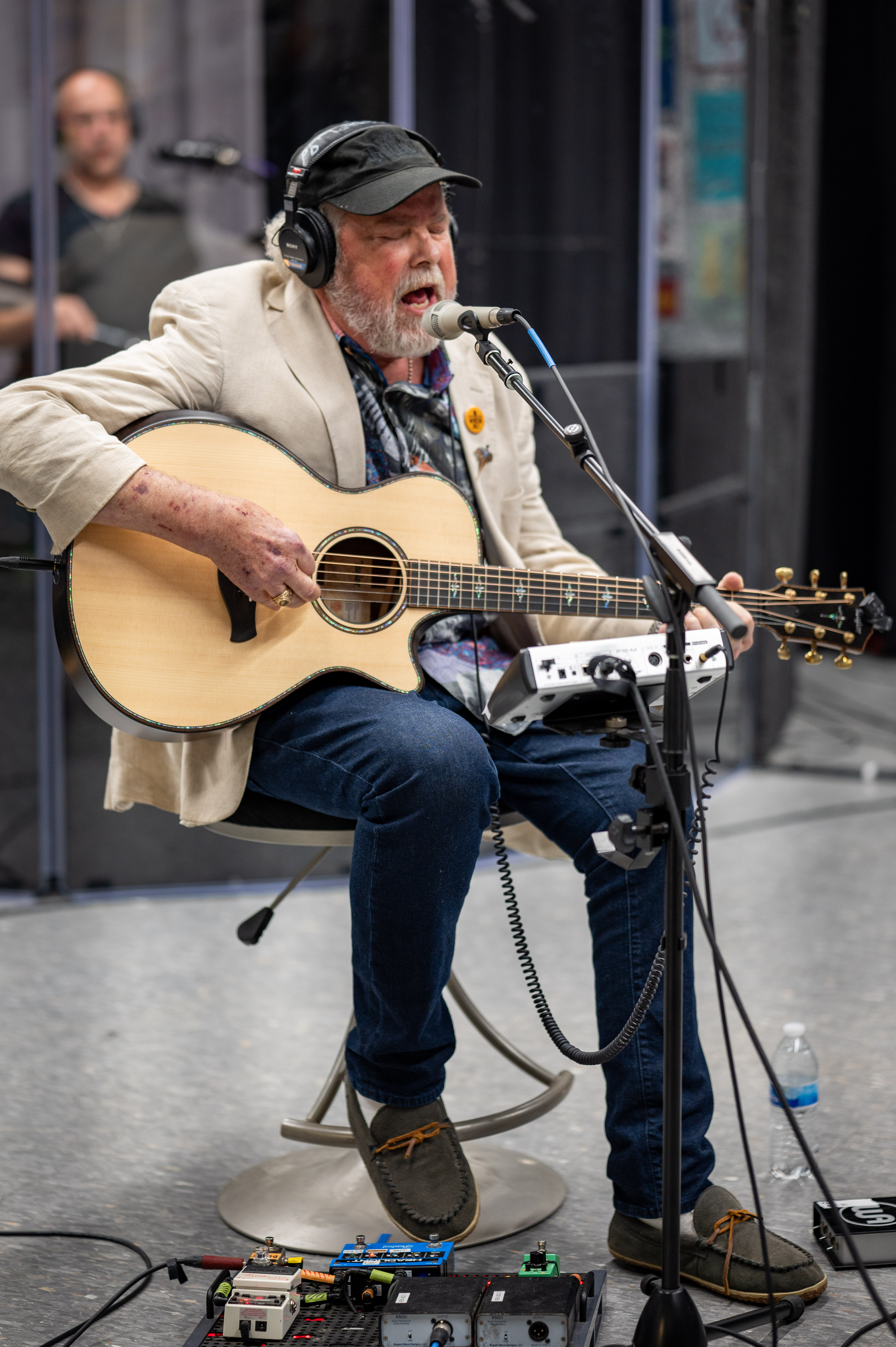Robert Earl Keen in Studio B - Vimarsana News