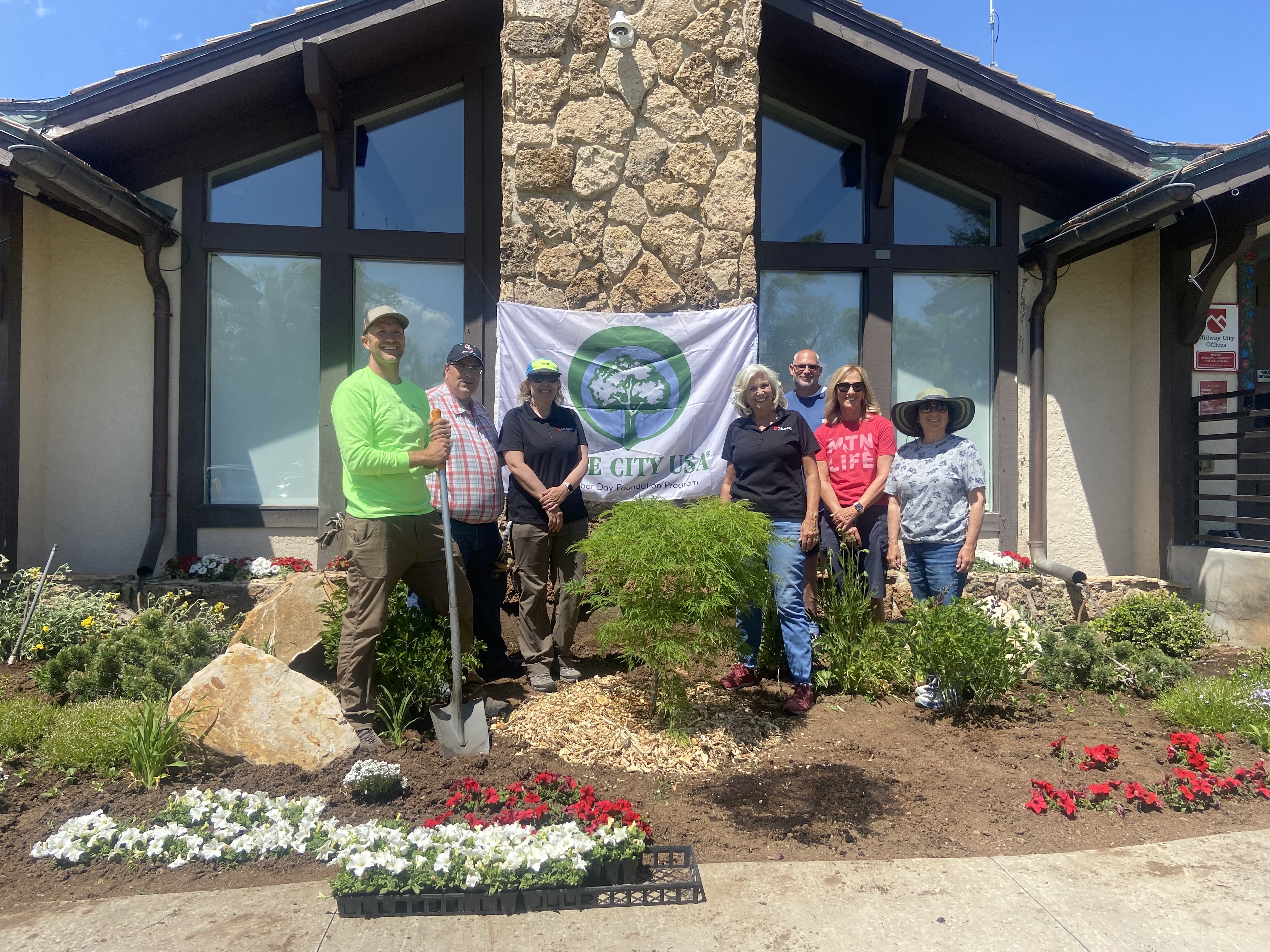 Midway locals beautify the city and celebrate Founders Day - Vimarsana News