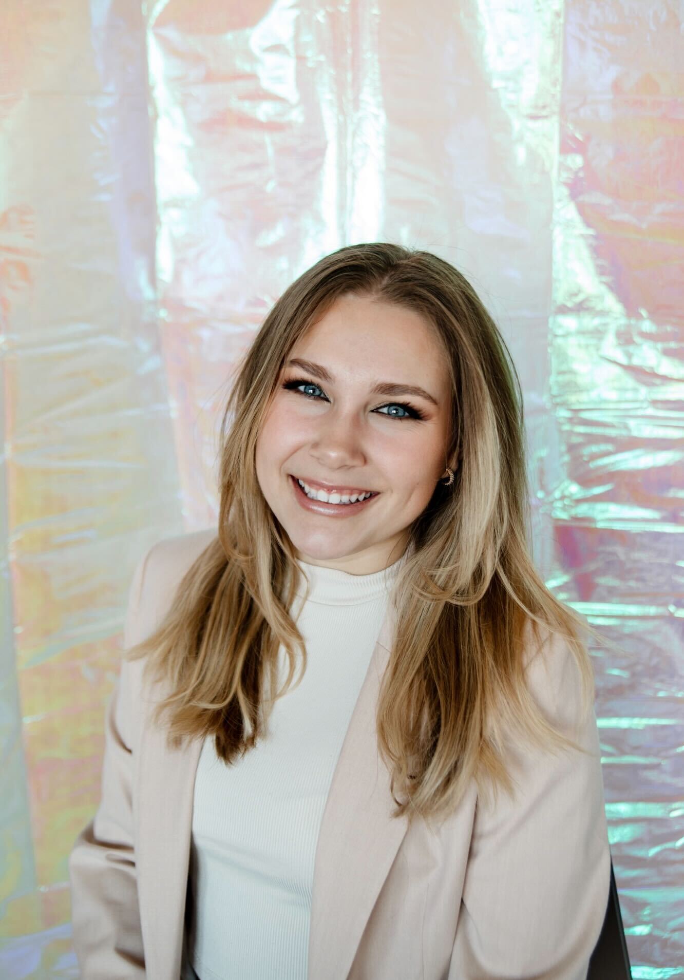 Josie Fischels - Vimarsana News