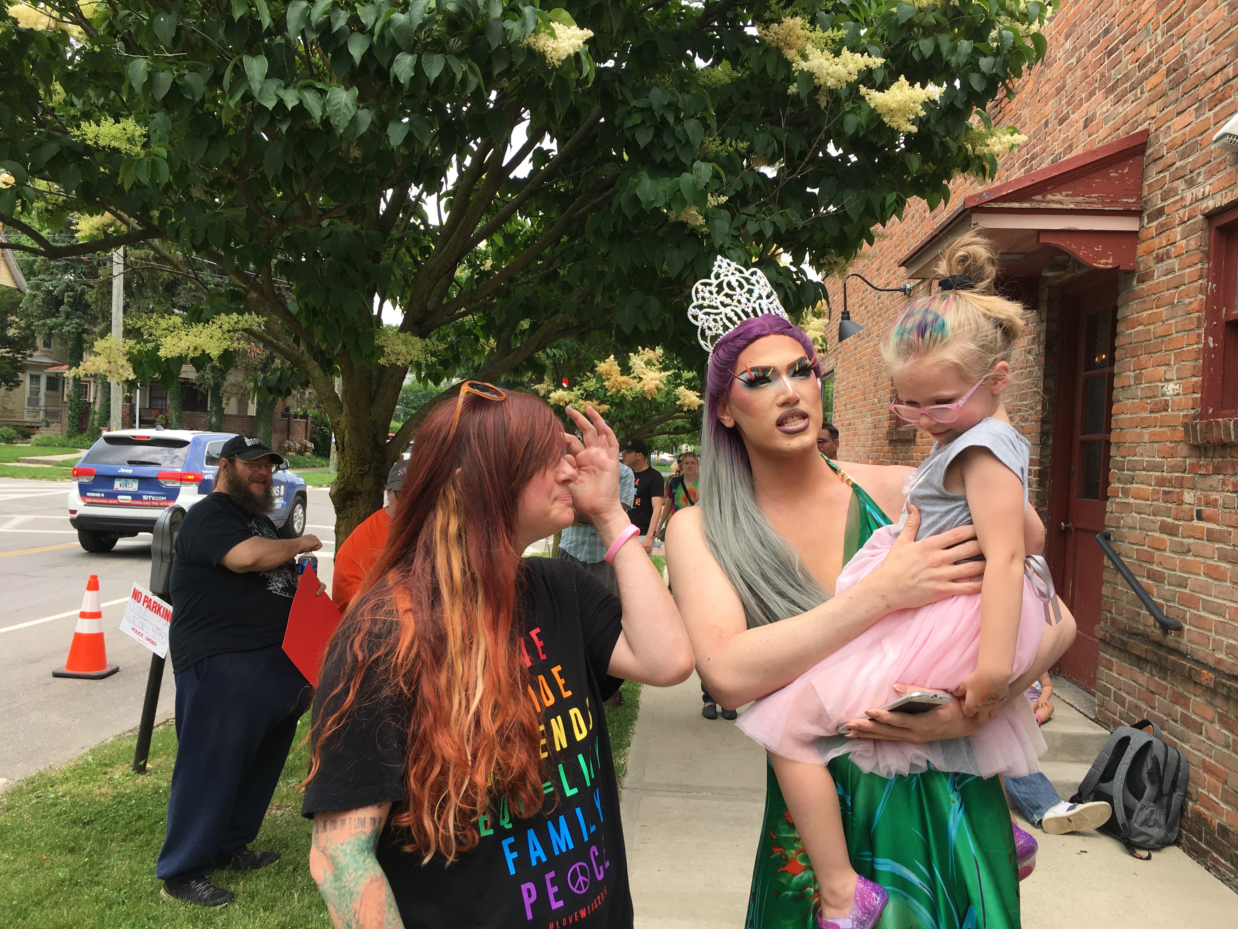 Proposed ban on drag performances in public places in Ohio gets praise and questions - Vimarsana News