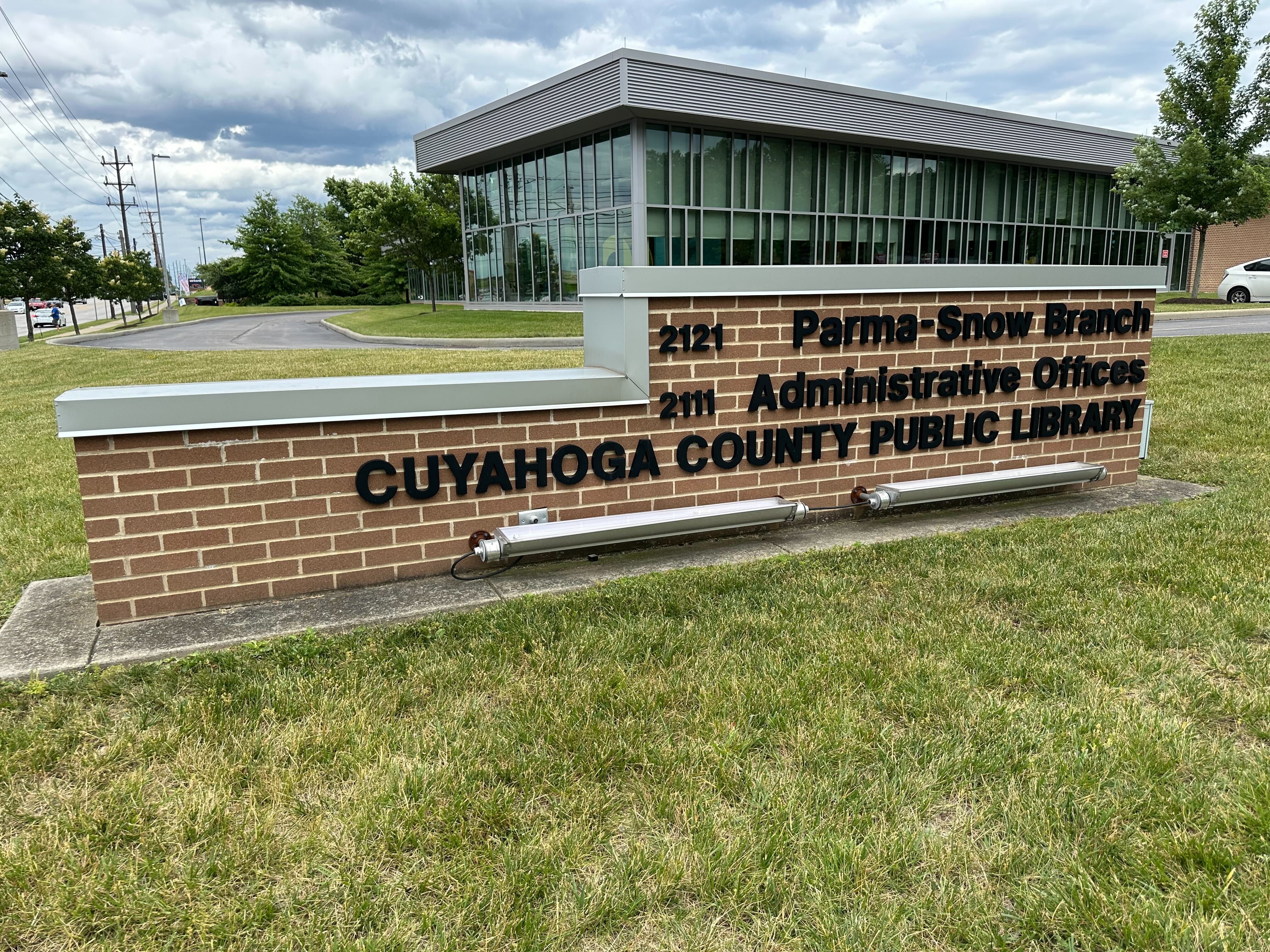 Cuyahoga County Public Library staff mulls strike as wages remain sticking point, organizers say - Vimarsana News