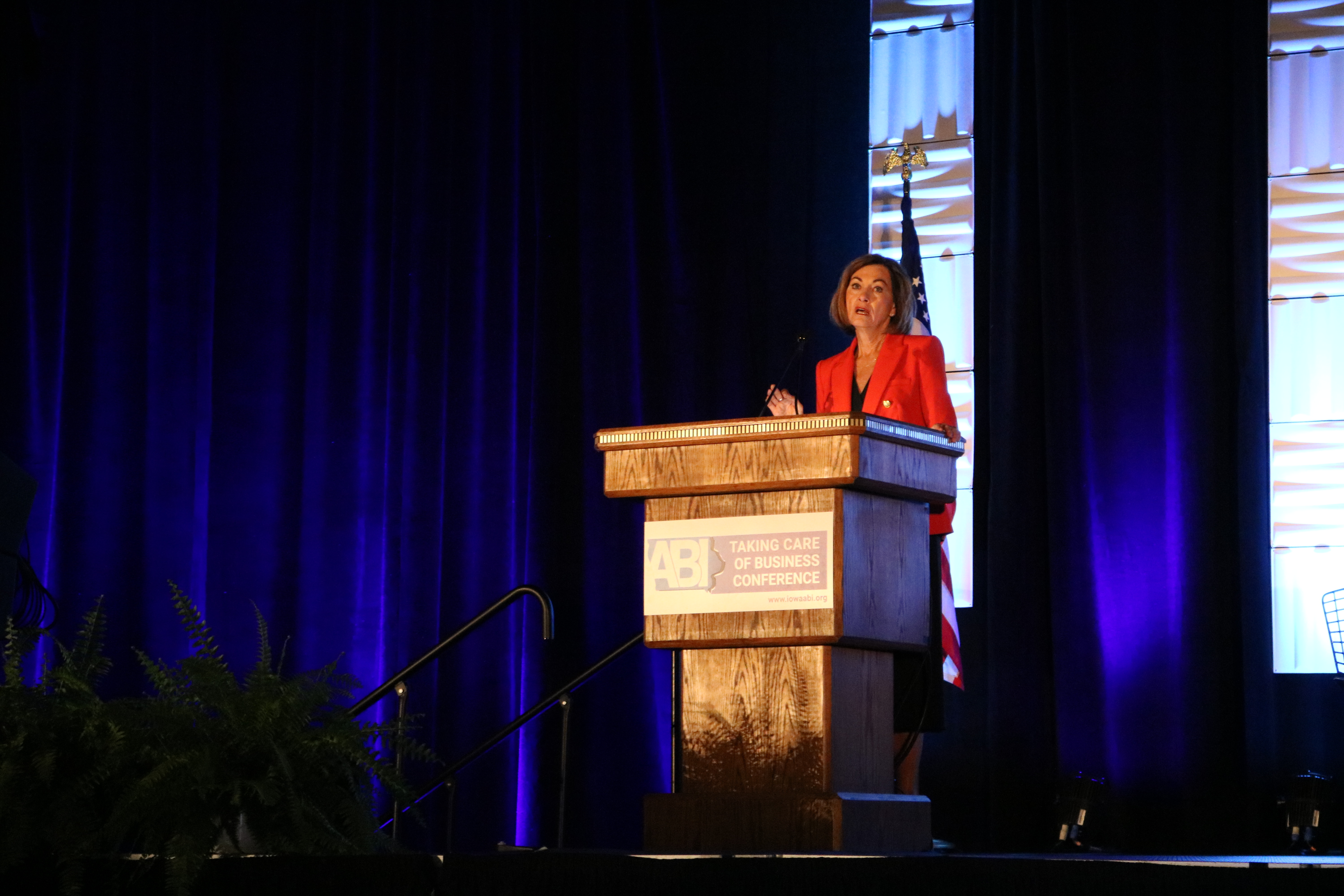 Iowa Governor Kim Reynolds visits Davenport for ABI conference - Vimarsana News