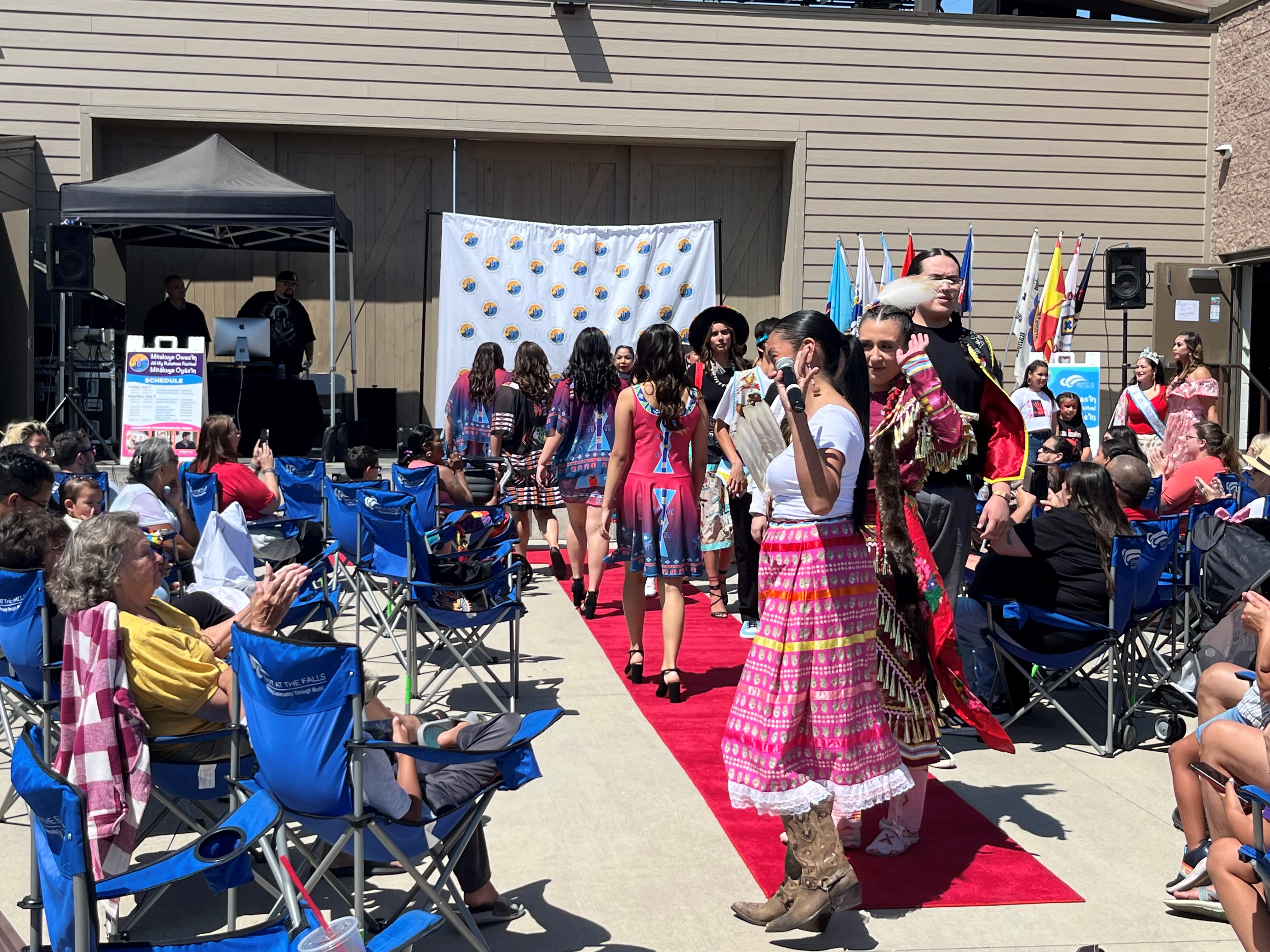 Fashion show celebrates Native American culture - Vimarsana News