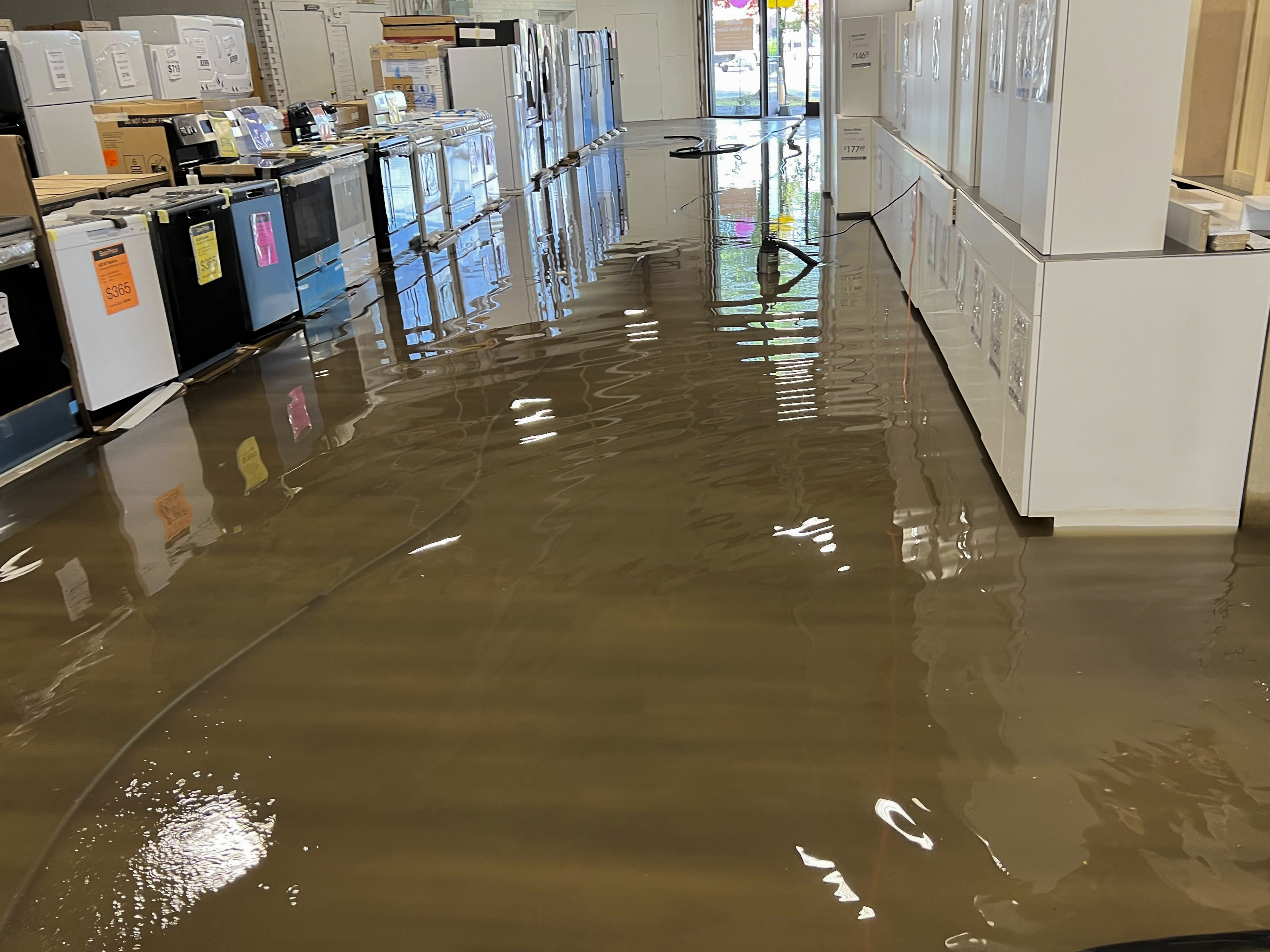 As flooding persists, North End Hartford hardware store to end operations after more than a century - Vimarsana News