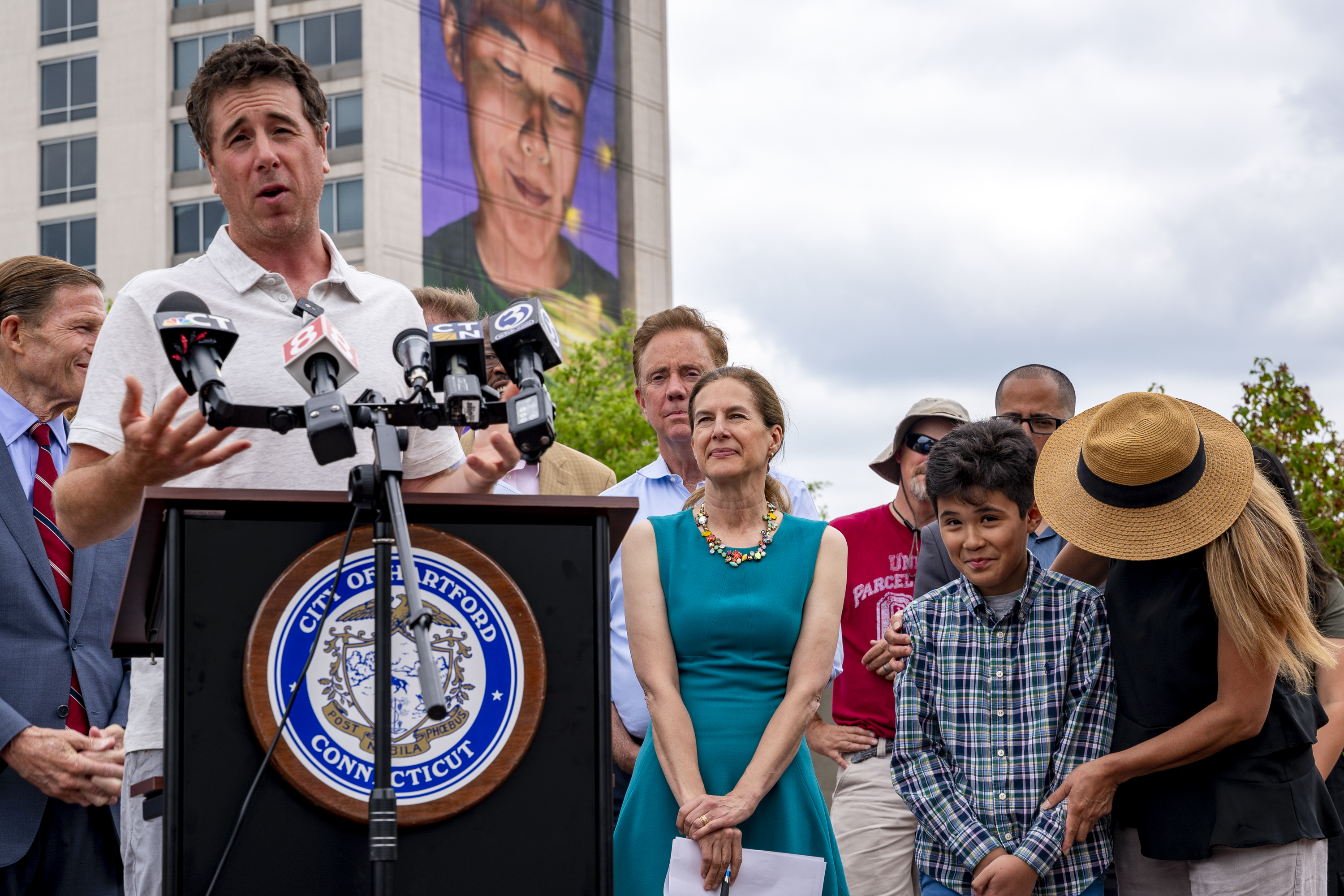 "Largest Mural in New England" unveiled in downtown Hartford - Vimarsana News