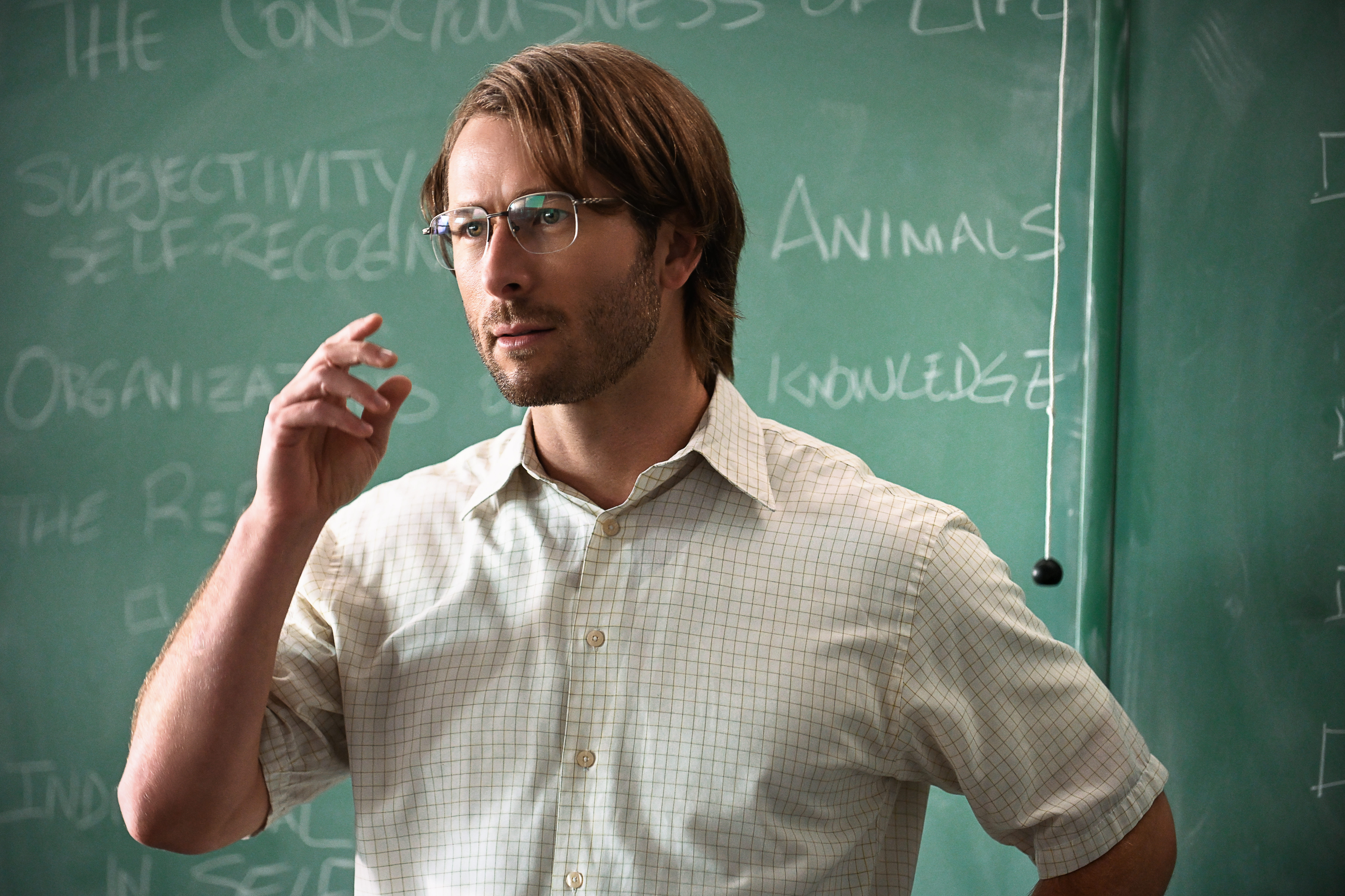 As a fake 'Hit Man,' Glen Powell shows off his real star power - Vimarsana News
