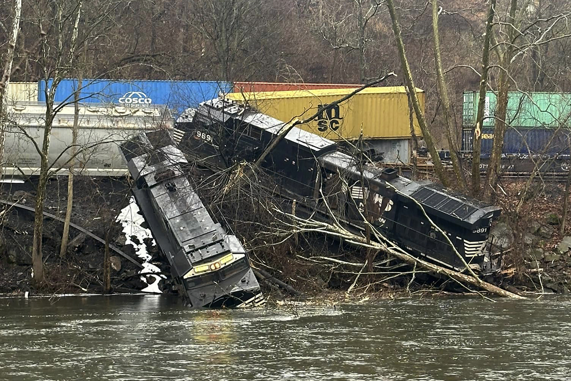 Eastern Pa. train crash highlights shortcomings of automated railroad braking system - Vimarsana News