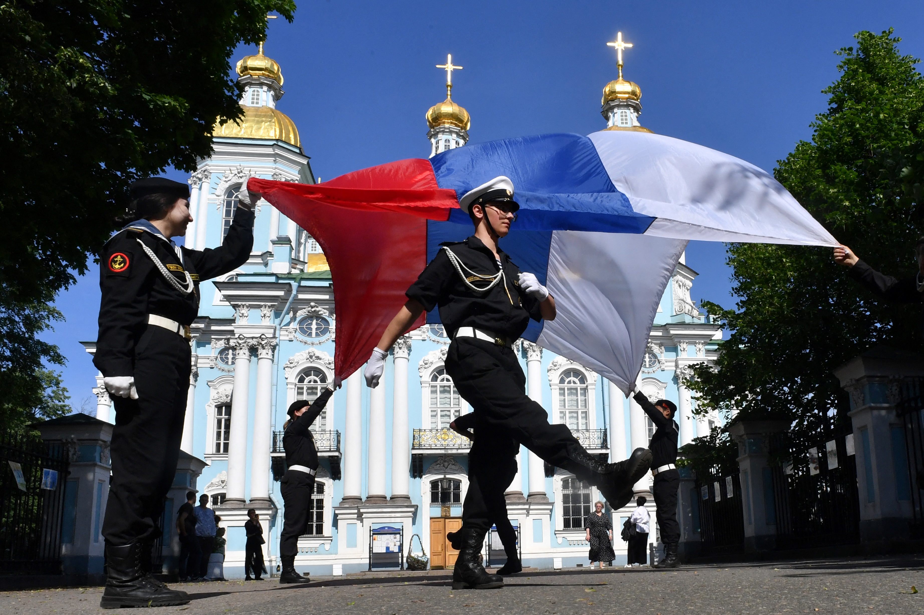Russian propaganda in 2024 includes deepfakes, sham websites and social media swarms - Vimarsana News