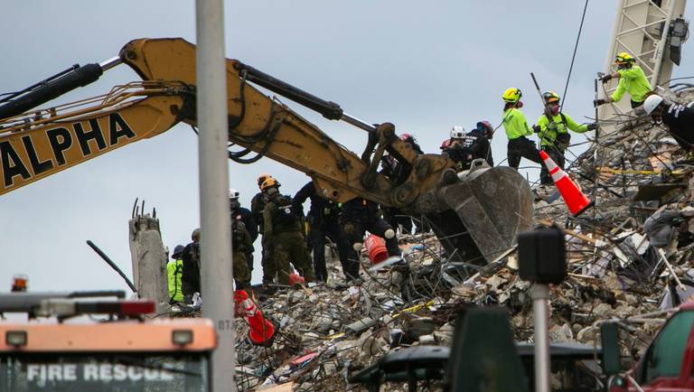 Incoming Storm, Shifting Debris Complicate Search Effort In Surfside - Vimarsana News