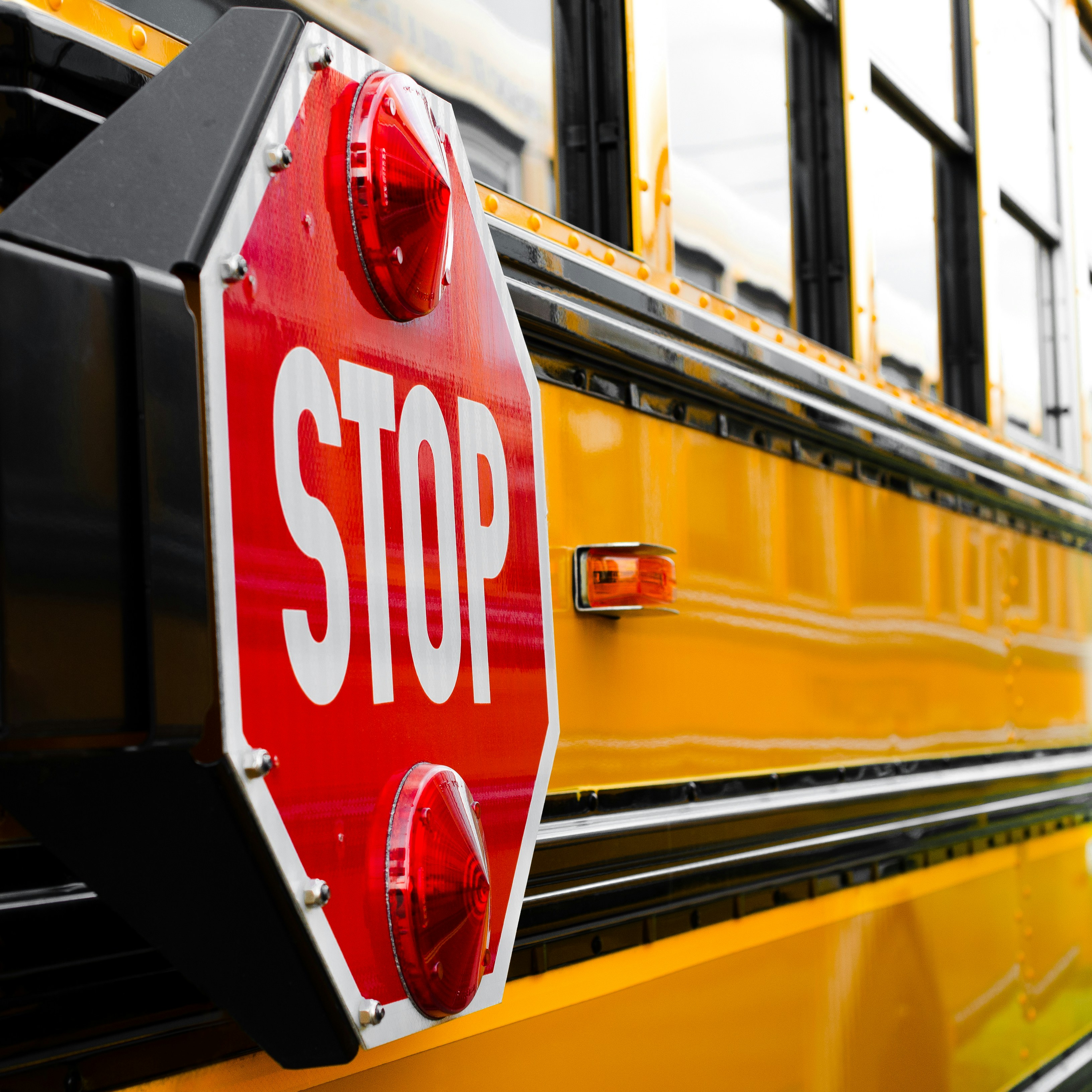 Federal funding will allow two South Coast school districts to get 35 low or zero emission buses - Vimarsana News