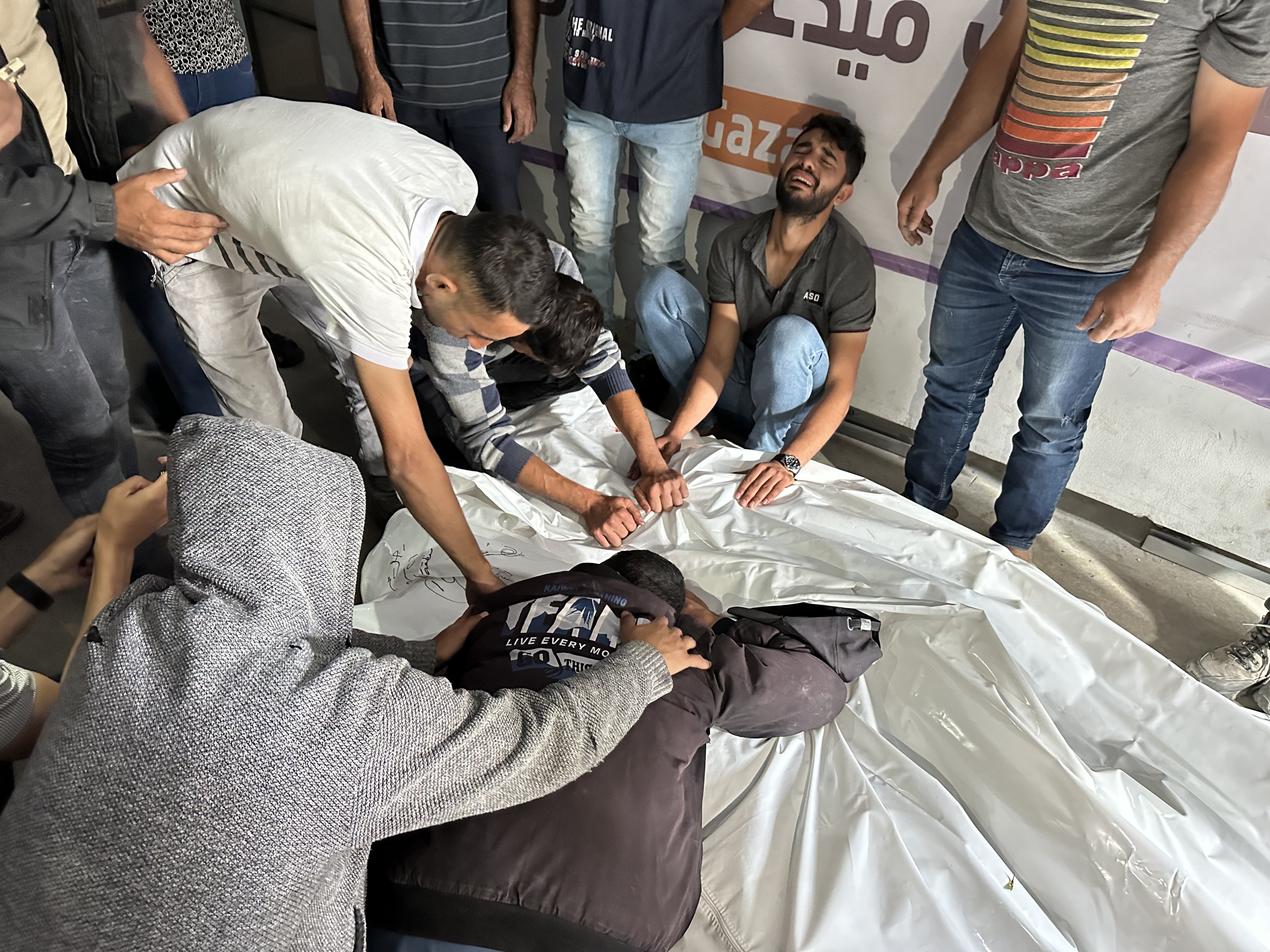 An Israeli airstrike killed 45 Palestinians in an encampment for displaced people - Vimarsana News