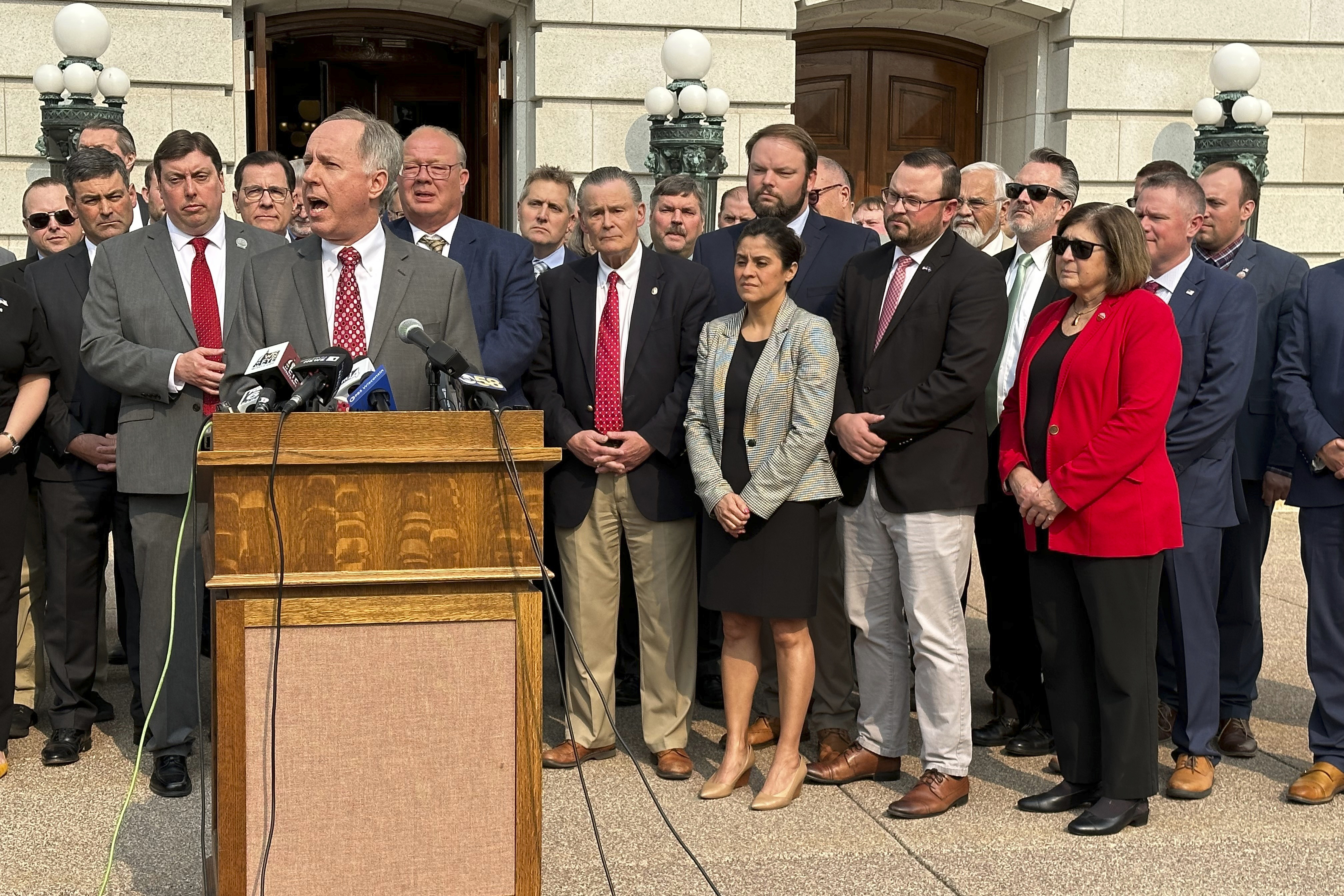 Wisconsin Republican leaders at odds over local government aid bill, putting it at risk - Vimarsana News