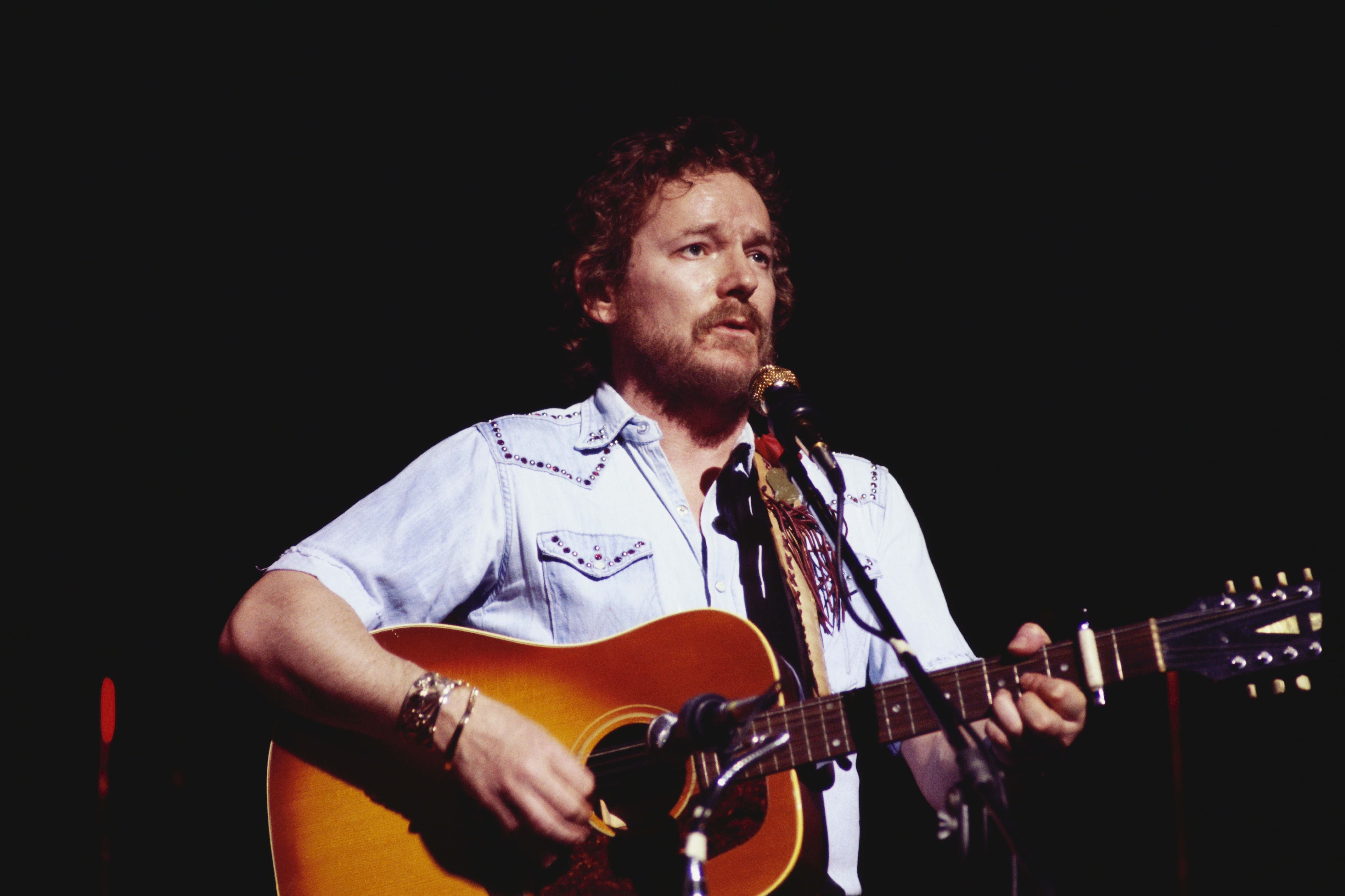 Gordon Lightfoot onstage in 1978