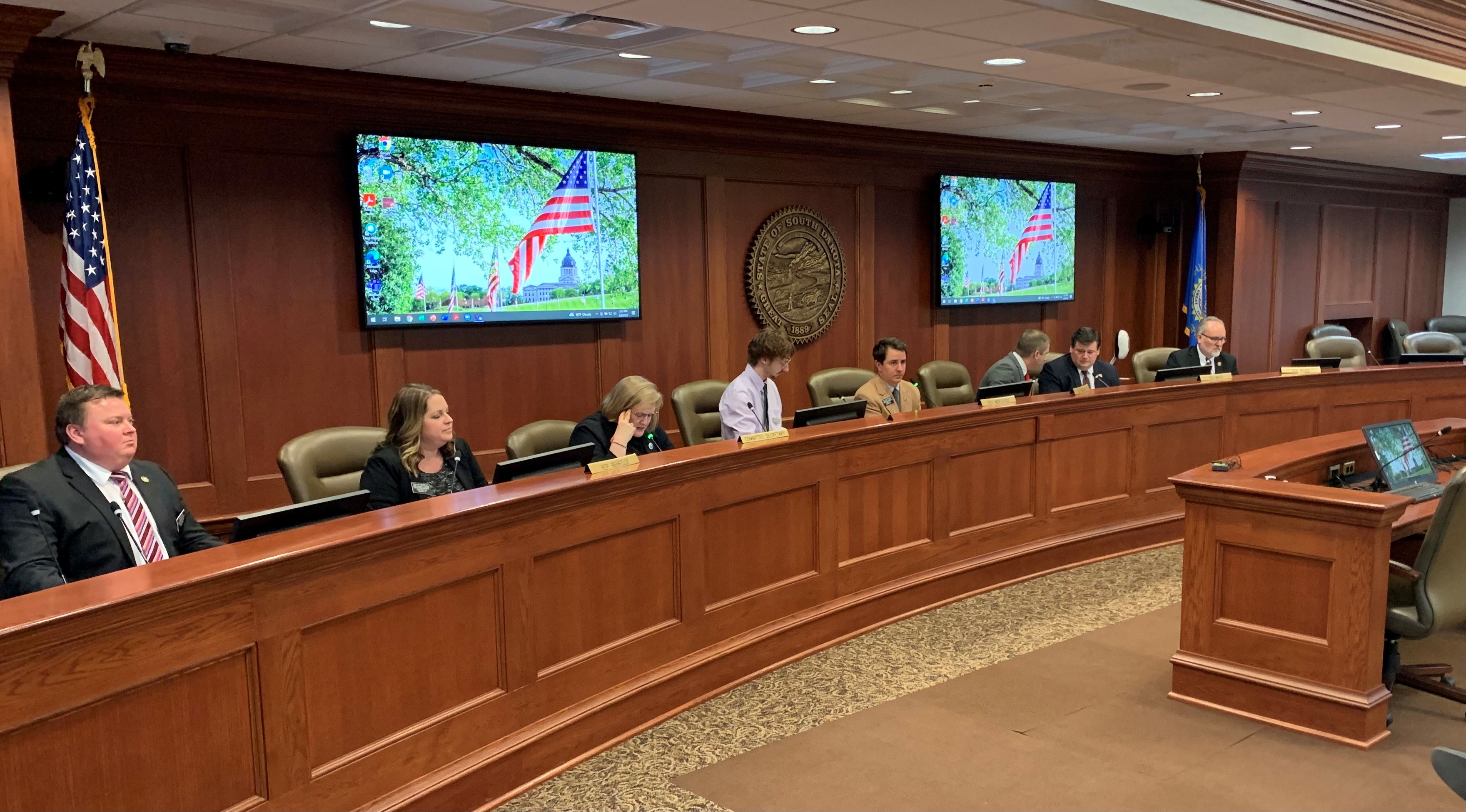 Senate Republicans offer recession trigger on tax cut before final legislative day - Vimarsana News