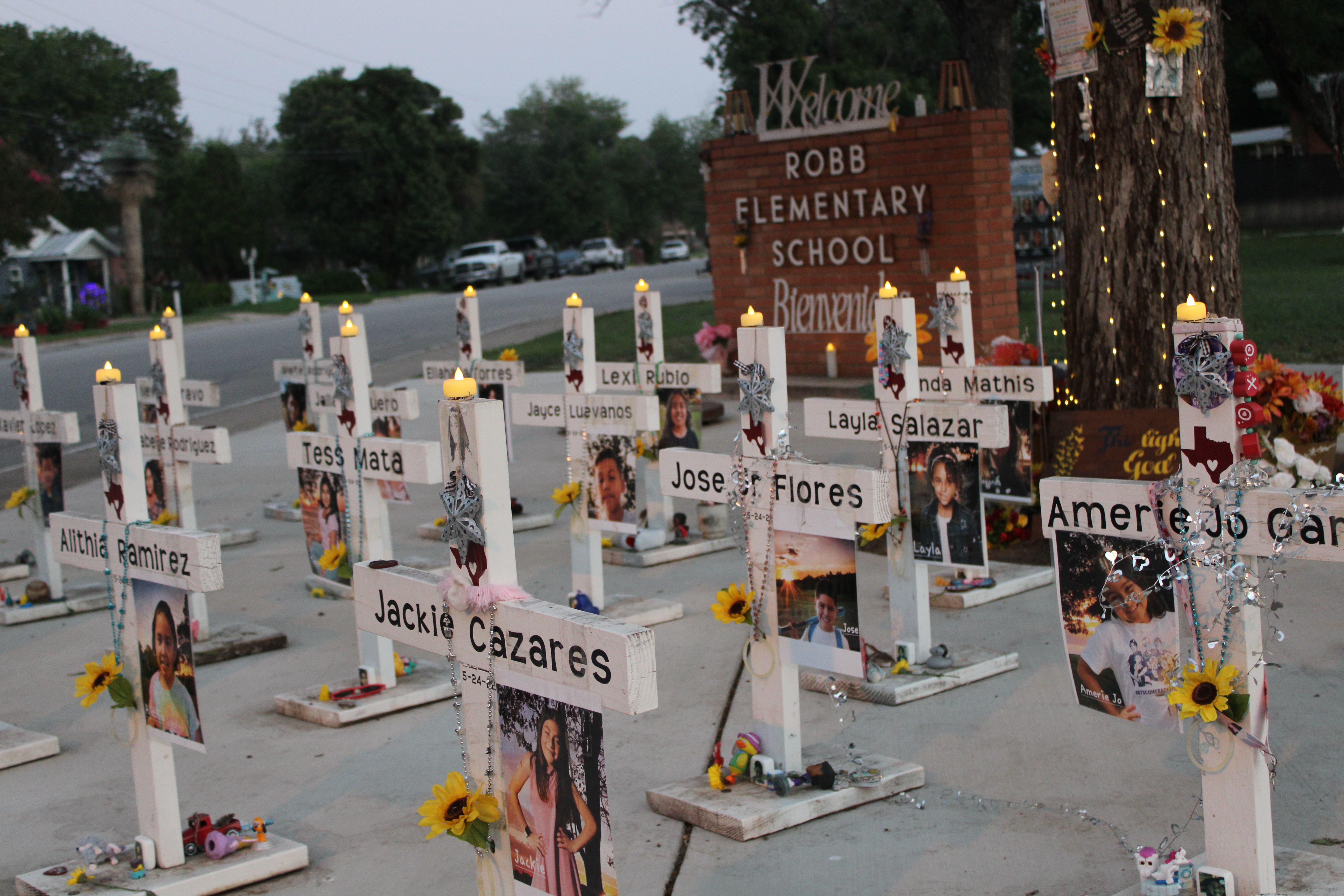 Robb Elementary families sue UPS, FedEx for shipping weapon used by gunman in the 2022 school massacre - Vimarsana News