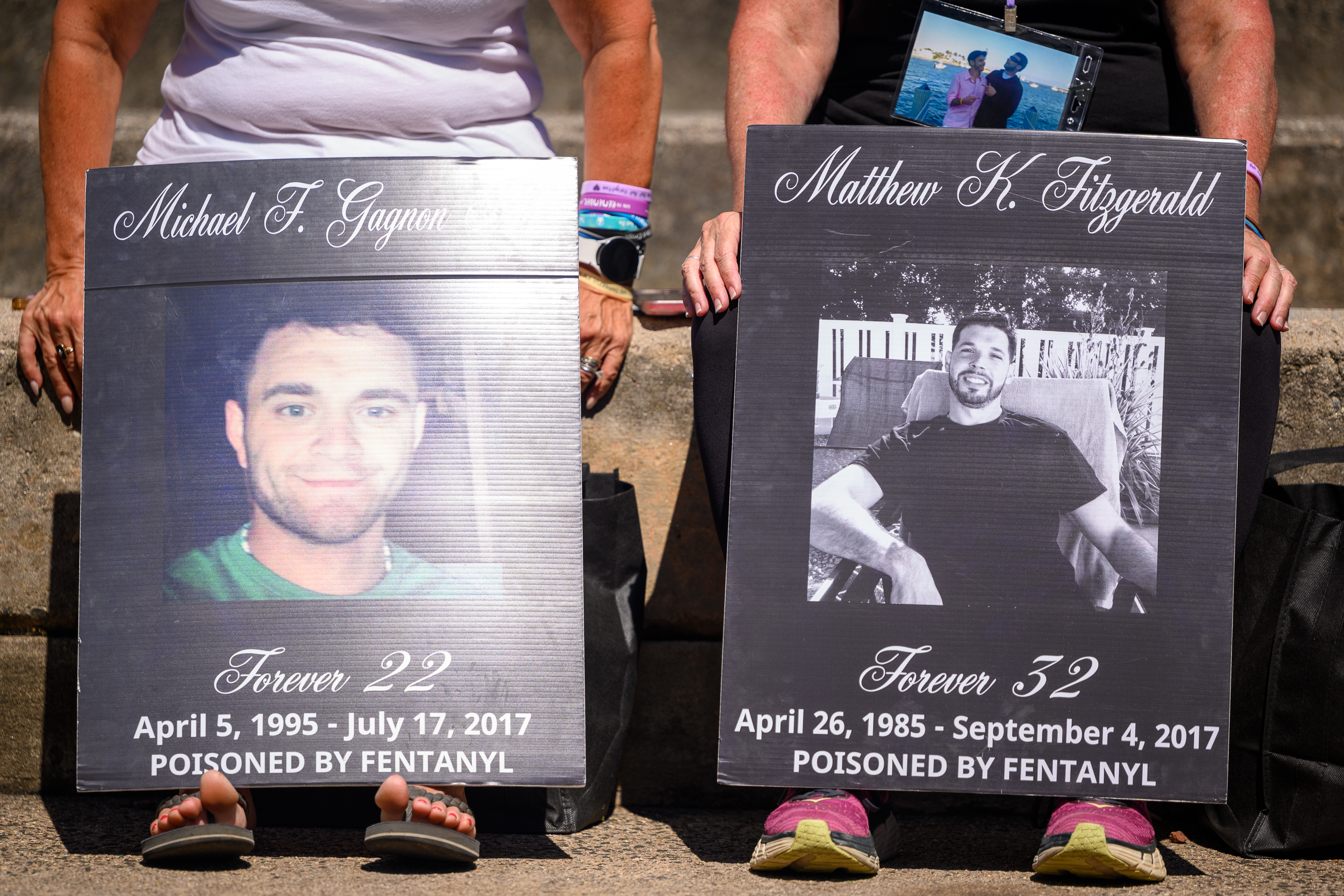 Manchester community gathers to remember more than 10,000 overdose deaths and battle stigma - Vimarsana News