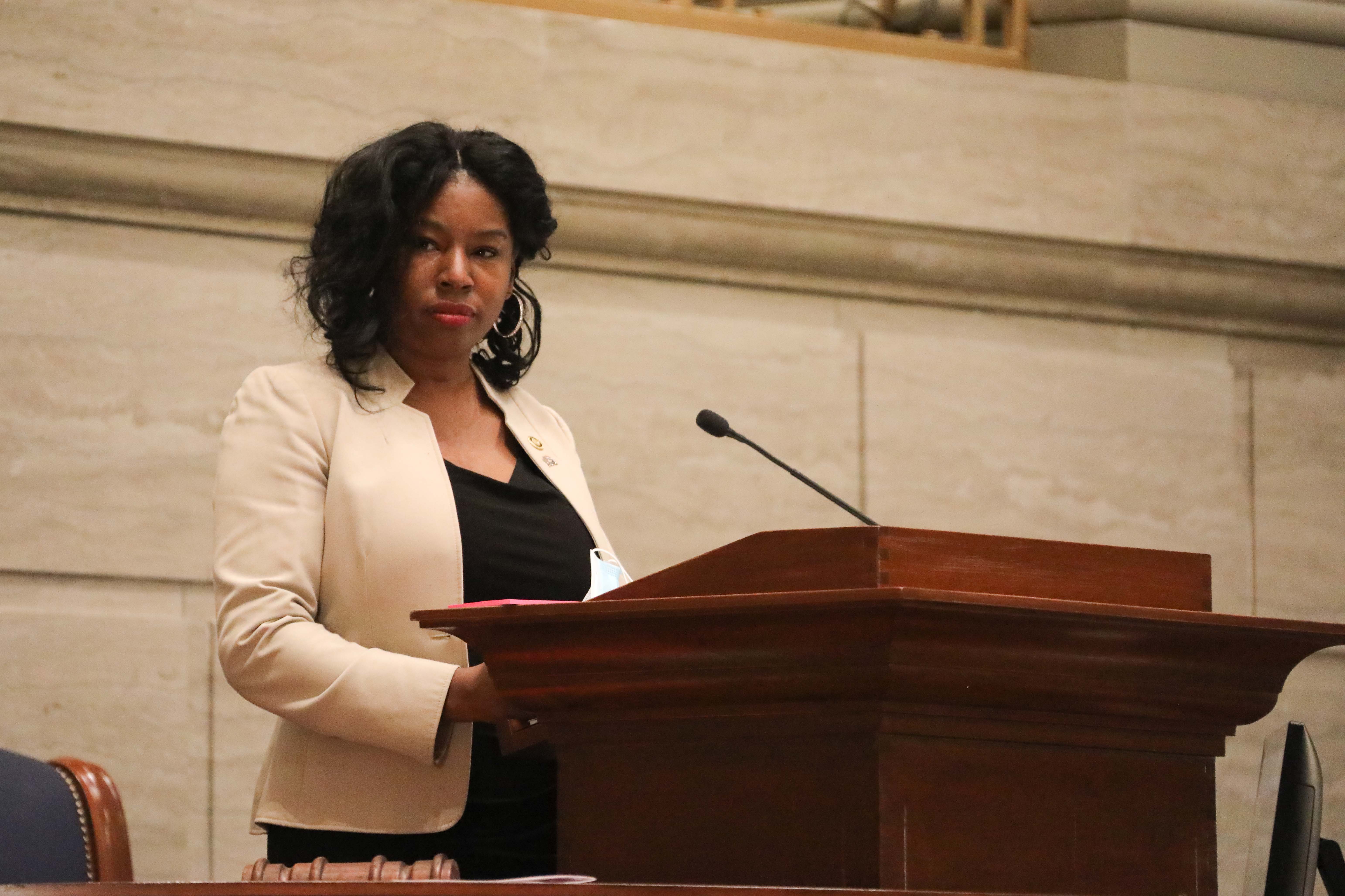 Sen. Karla May joins Democratic crowd in race against Hawley - Vimarsana News